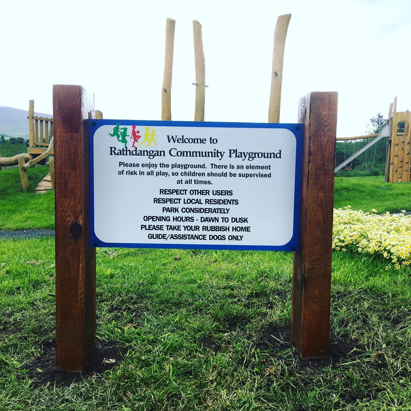 Look at ZSigns custom timber frame sign for our local village park!
Printed, laminated, manufactured, stained and installed by ZSigns!
#signage #authentic