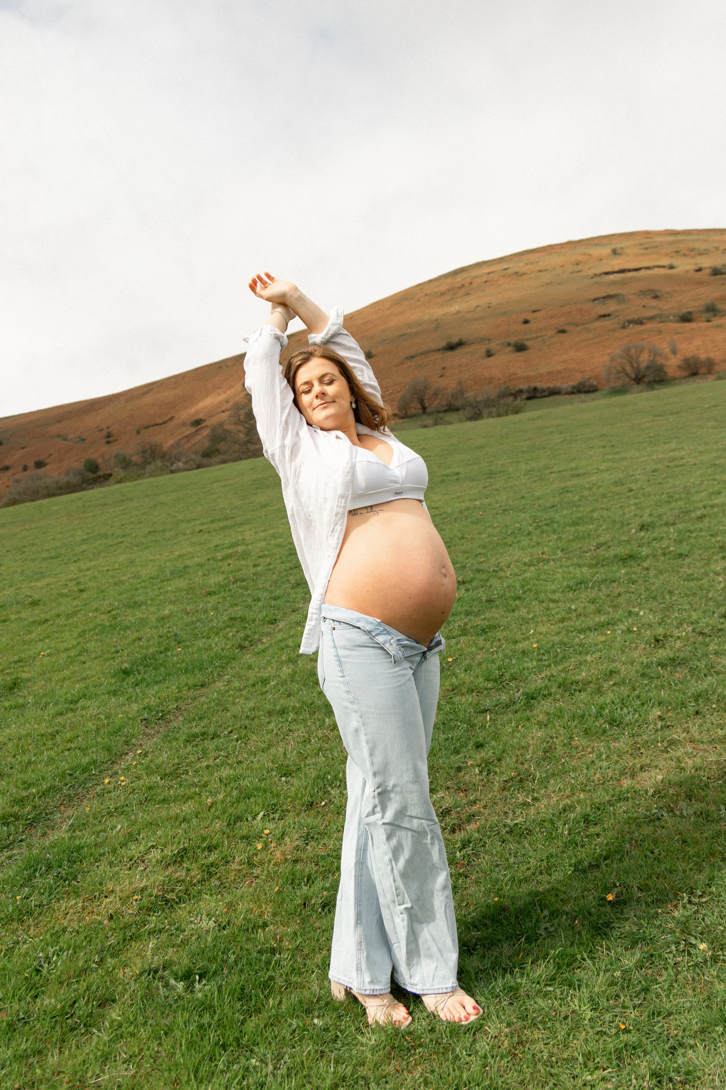 EmilySercombePhotographyPregnancyMaternityShootSouthWales-72.JPG