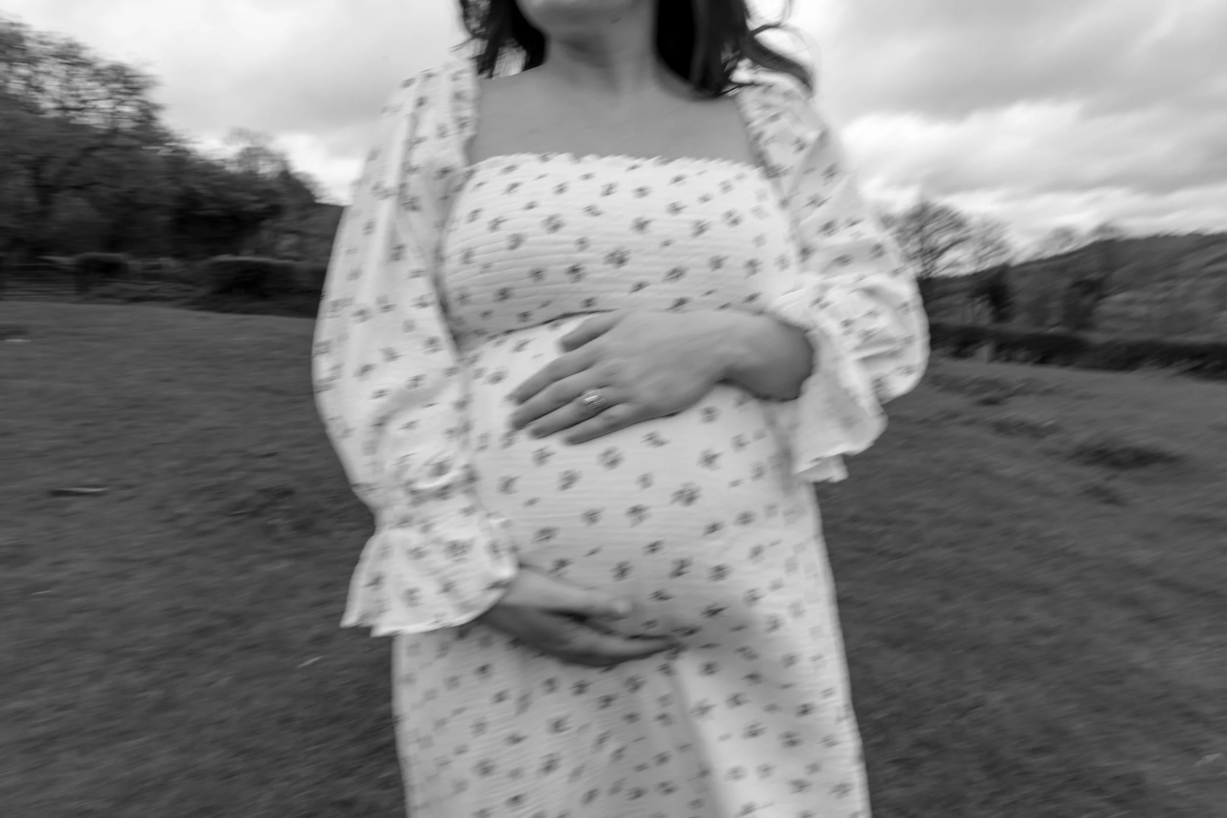 EmilySercombePhotographyPregnancyMaternityShootSouthWales-21.JPG