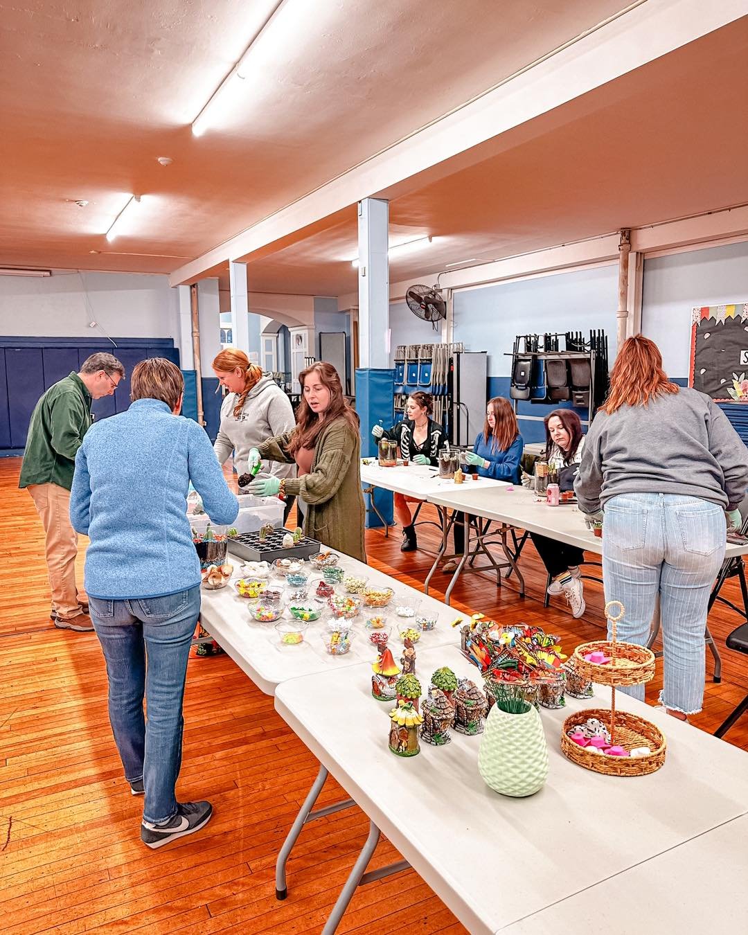 We had such a fun time last night at @medfieldrecreation making desert cactus terrariums! 🌵🤠 Thank you so much to everyone who came and participated! 

Of course I didn&rsquo;t take enough pictures 😰 but these are just a few of the terrariums made