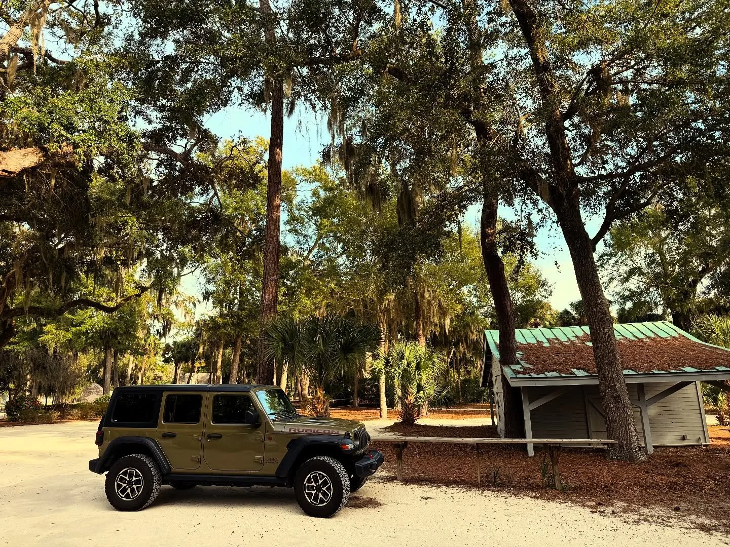Sold-Out show tonight in the South Carolina Lowcountry! ✨ Also, somehow the cheapo manager&rsquo;s special at dollar rent-a-car turned out to be a Jeep Rubicon! Love this part of the country.