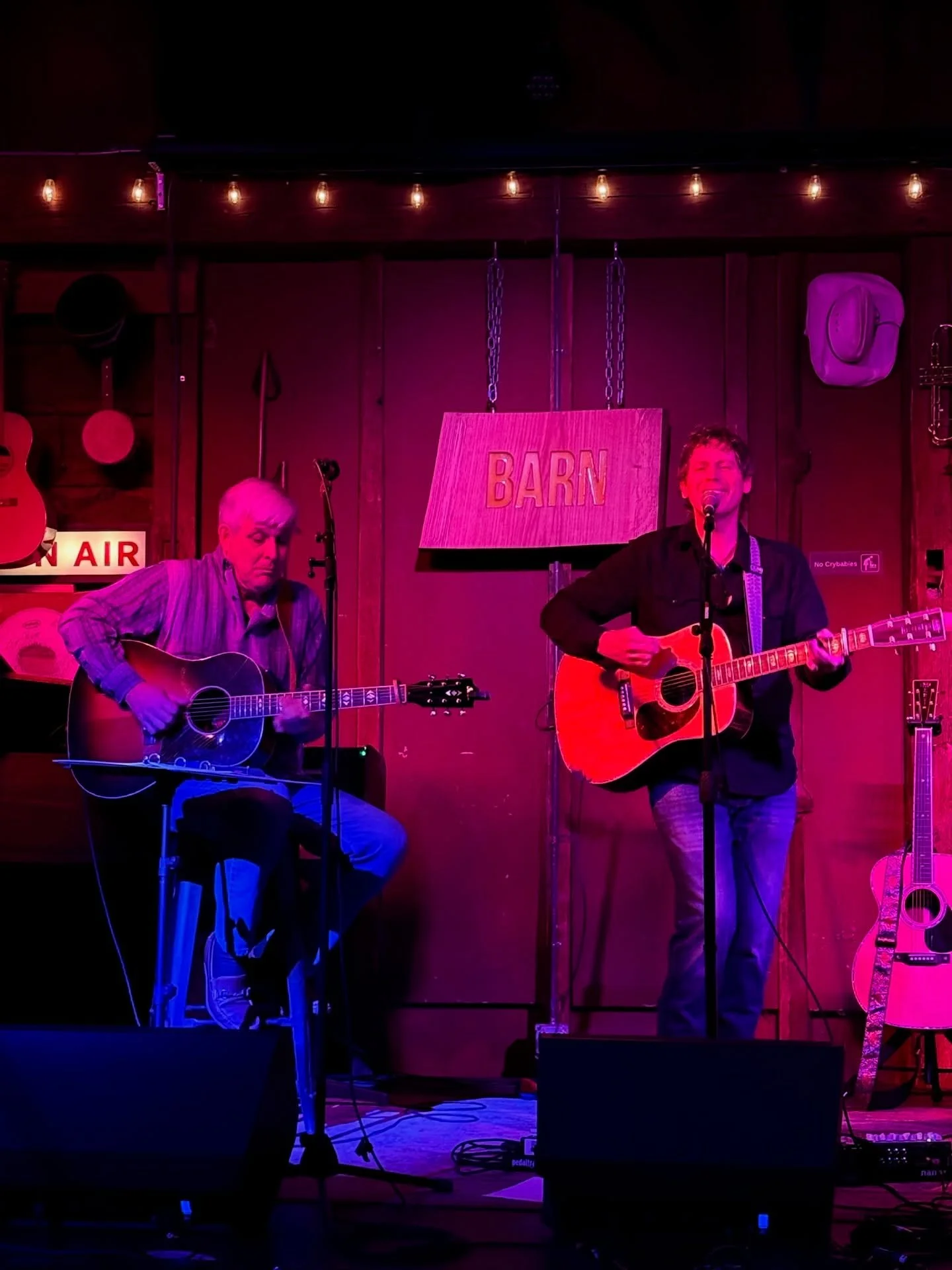 Had the BEST time playing @buttonball_barn last night with my wonderful friend @rsandtheconversations ✨ One of my favorite new venues to play! I also got to stay at the historic @buttonballinn which is so lovely! I highly recommend a road trip here f