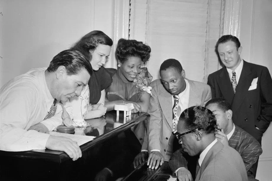 Mary Lou Williams and friends in her NY apartment 1947