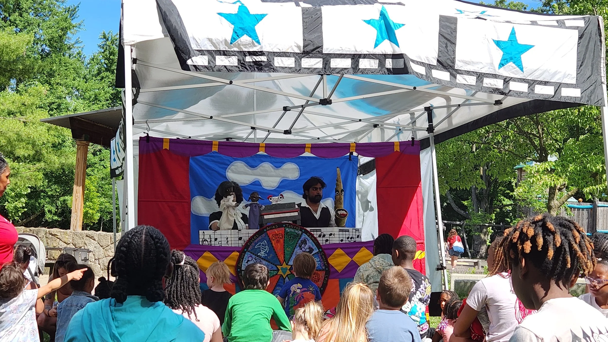 Roving Art Cart Makes History