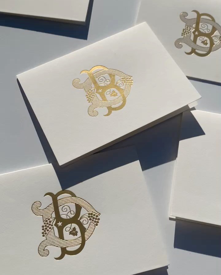 Rise &amp; shine ✨
&bull;
Ivory cotton cards with a foil stamped monogram blowin&rsquo; in the wind on a pretty day in Texas.
&bull;
&bull;
&bull;
&bull;
&bull;
#custommonogram 
#customweddingstationery 
#customweddinginvitations 
#customweddingmonog