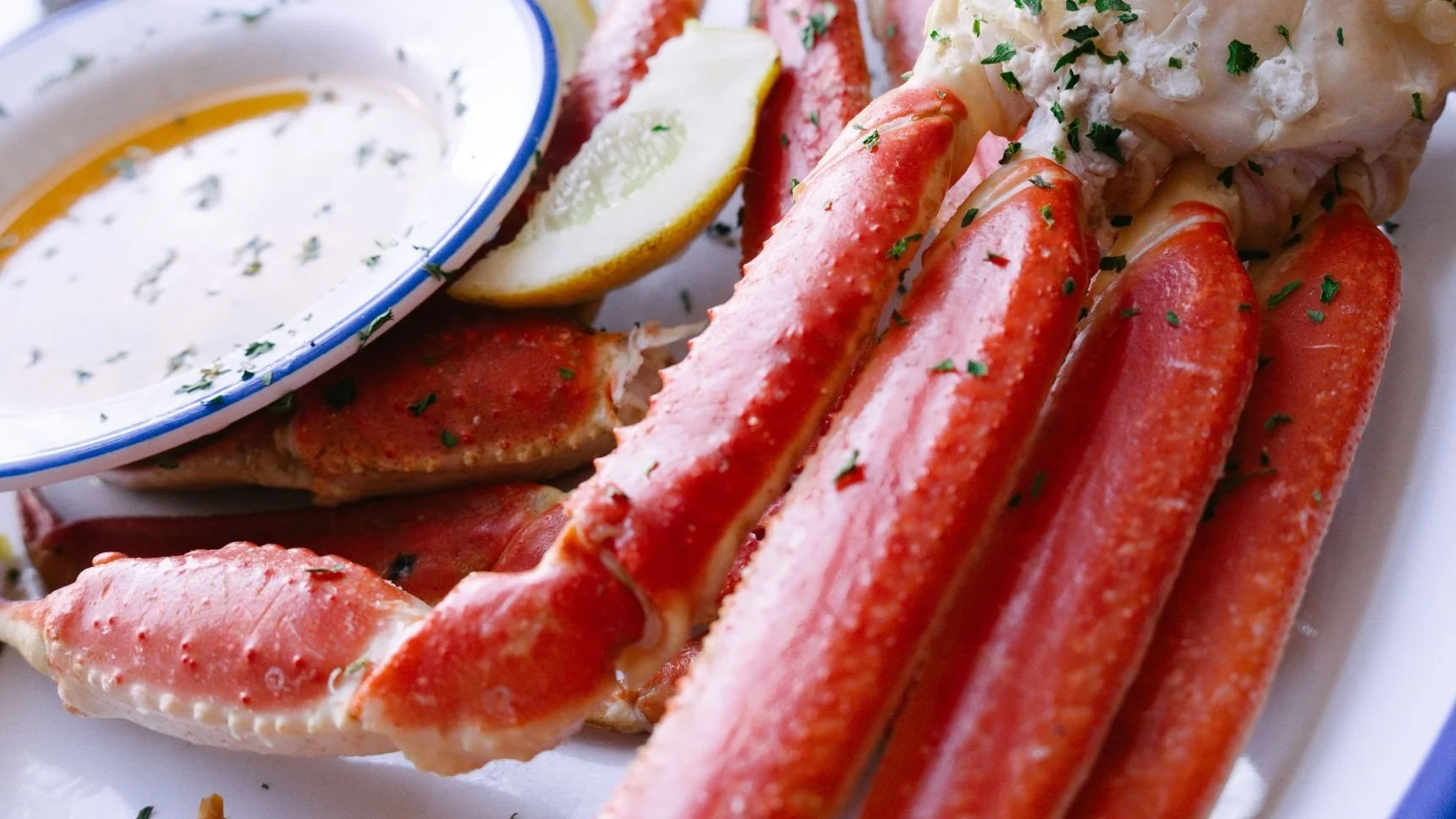 01-snow-crab-legs.jpg