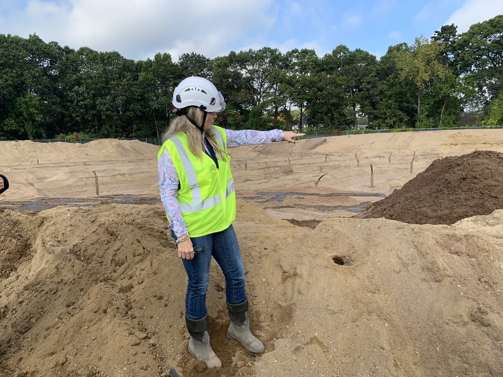  Geothermal construction site tour at Agawam High School, Agawam Public Schools, MA. Courtesy of Meg Howard (MassCEC). 