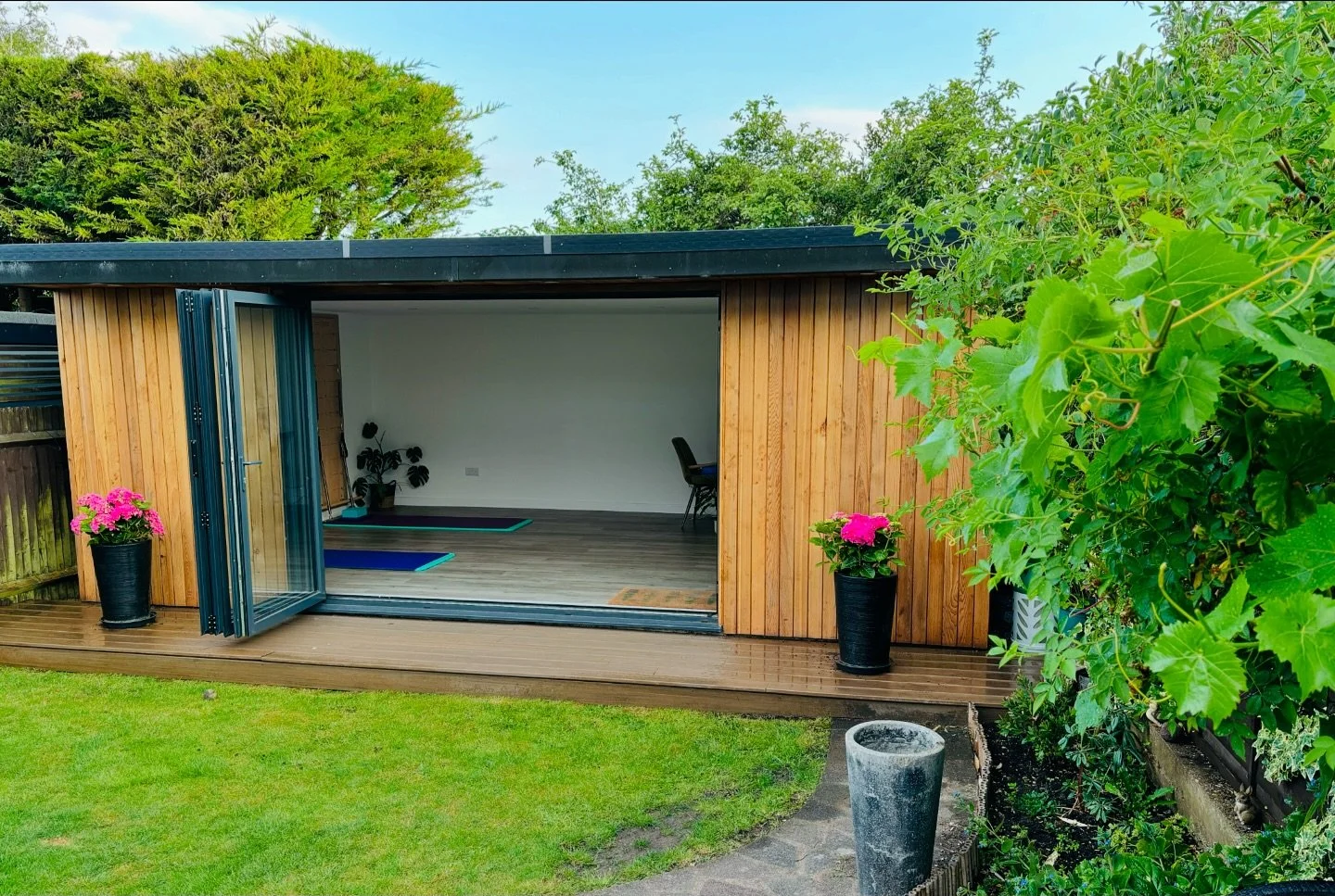 Aww summer is here! (Is it safe to say?)

What do you think of my two new additions ? 🌸🌸

Only the best for my lovely clients who come to visit me here. 

Can&rsquo;t wait to see you this week xx

@nourished.you.pilates (one for you 🌷)
@merrymicel