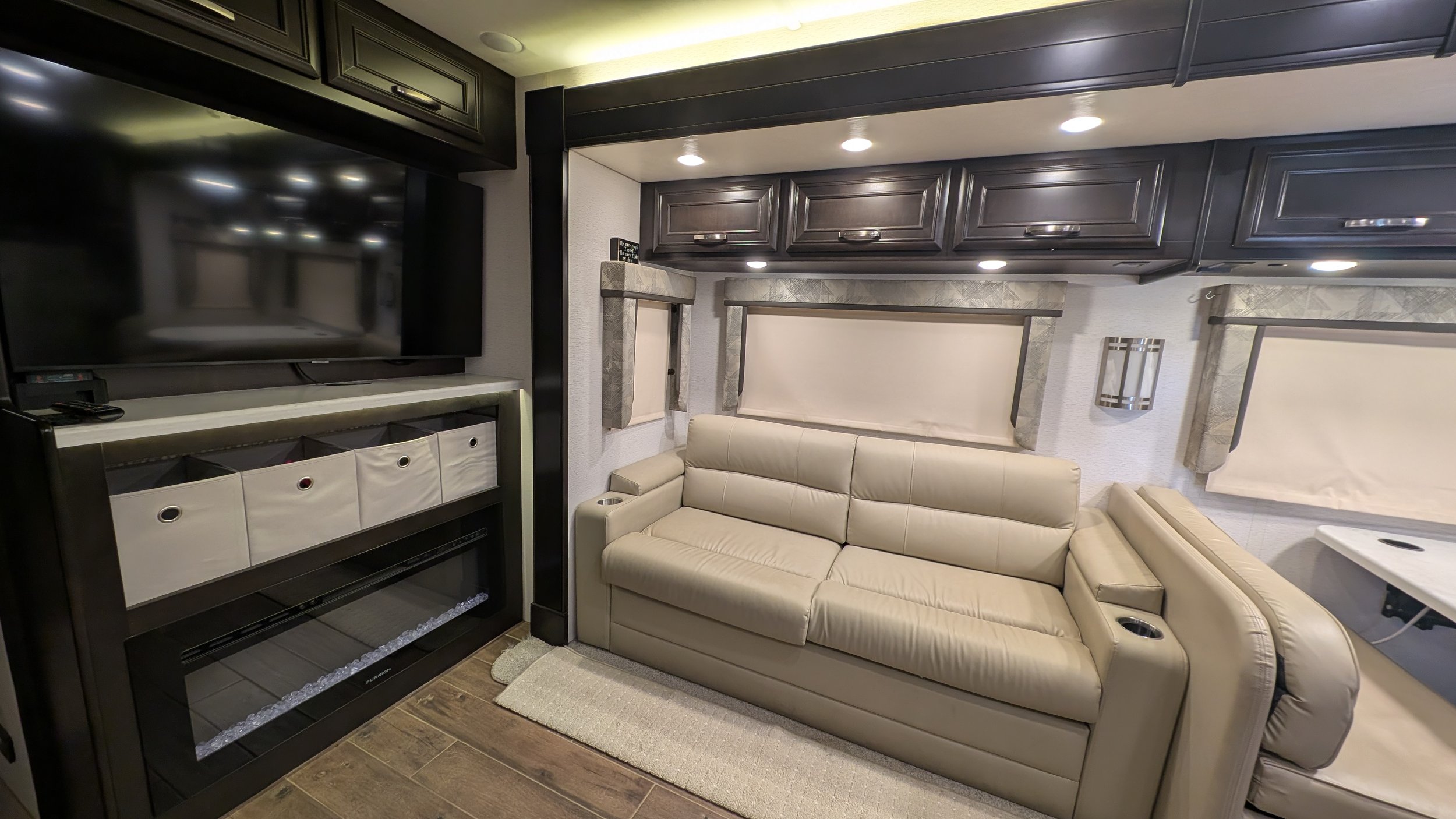 2022 Entegra Accolade XL 37L (14).jpg