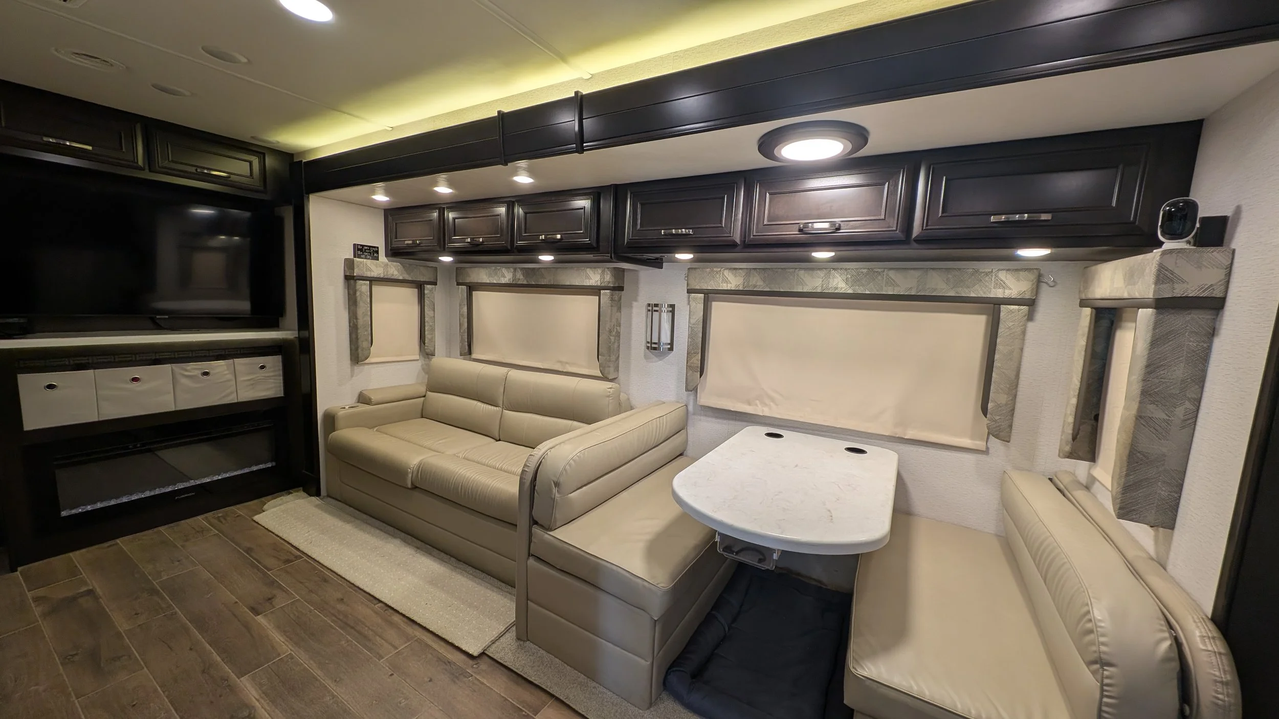 2022 Entegra Accolade XL 37L (15).jpg