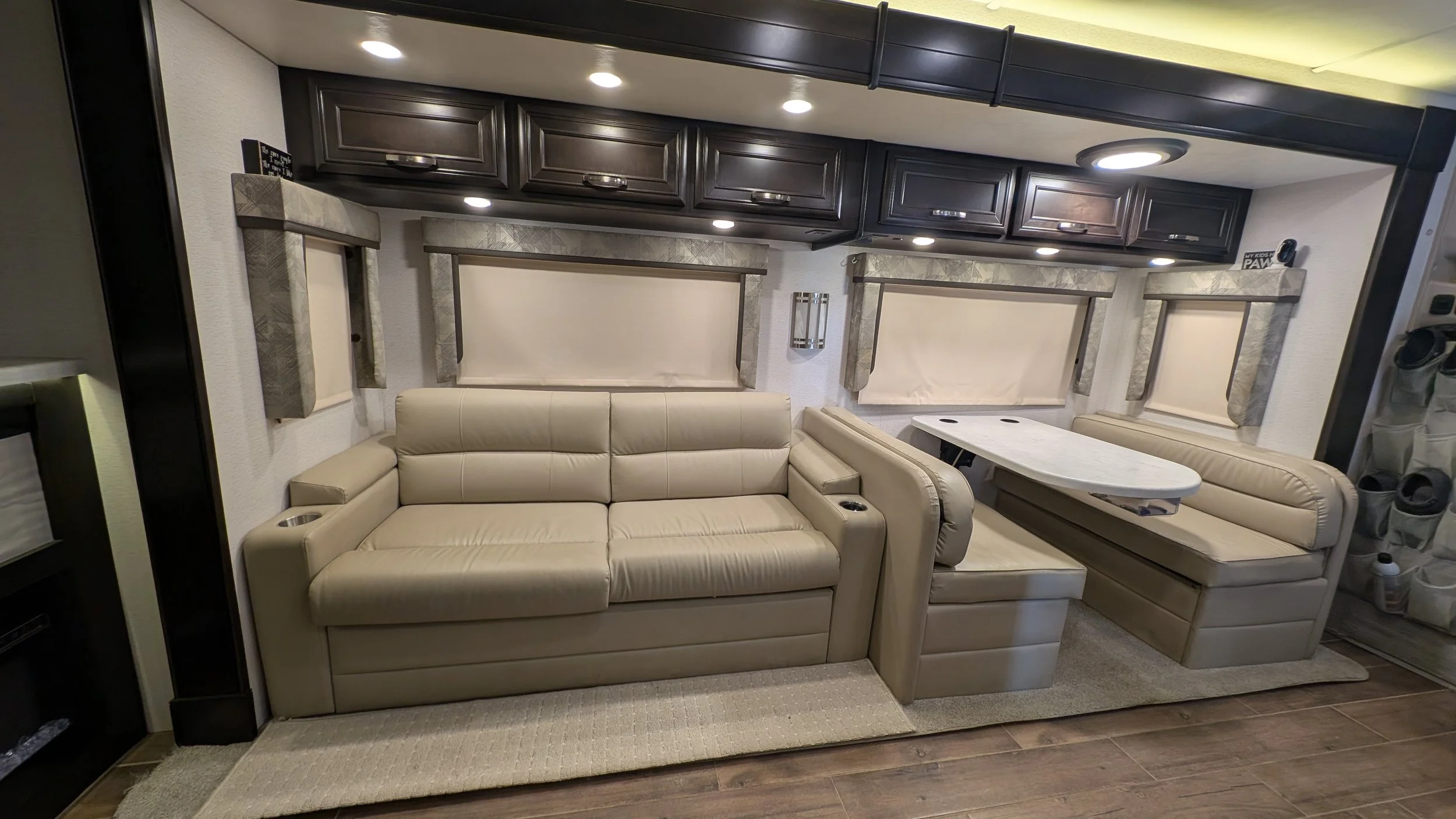 2022 Entegra Accolade XL 37L (18).jpg