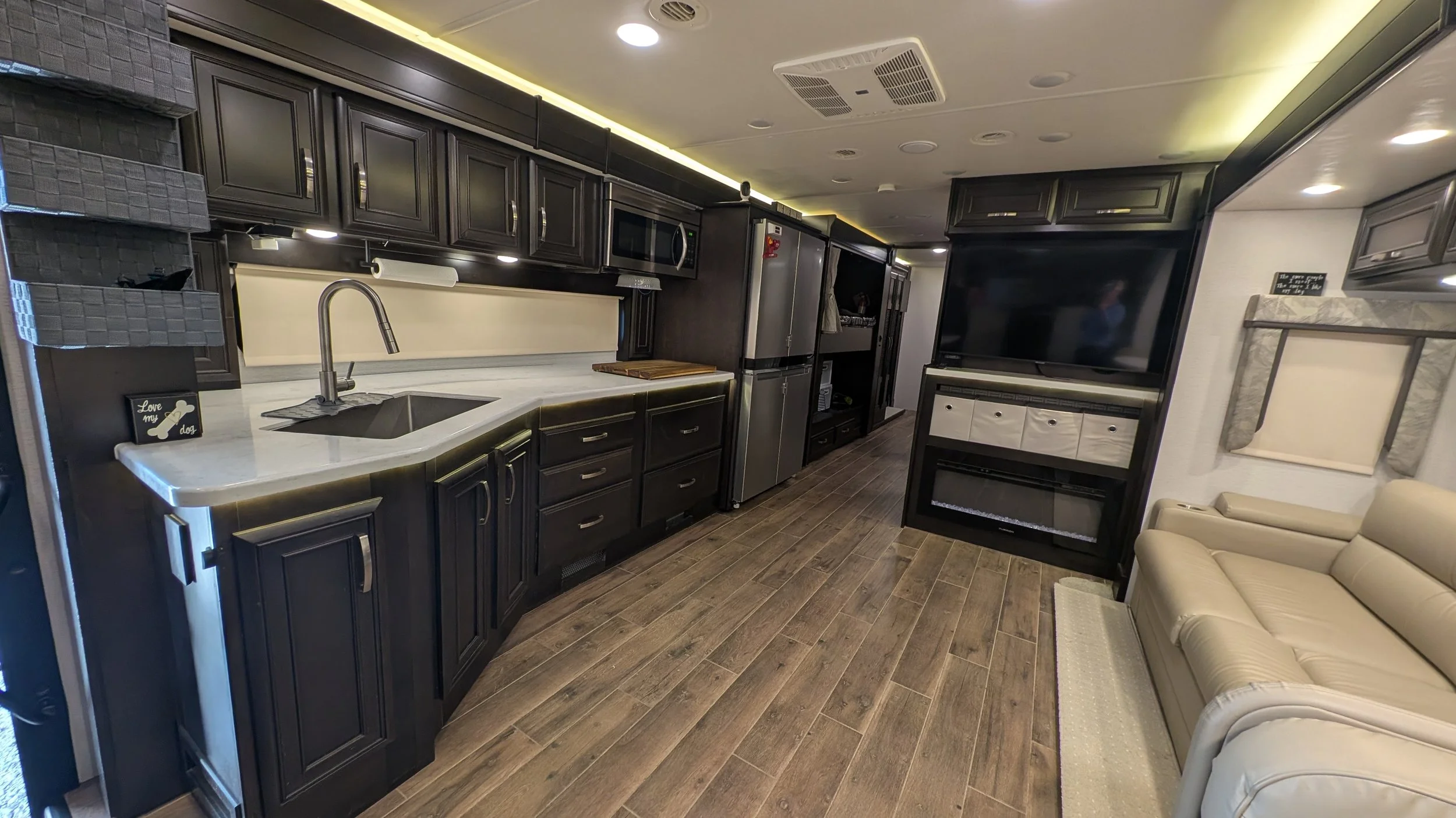 2022 Entegra Accolade XL 37L (19).jpg