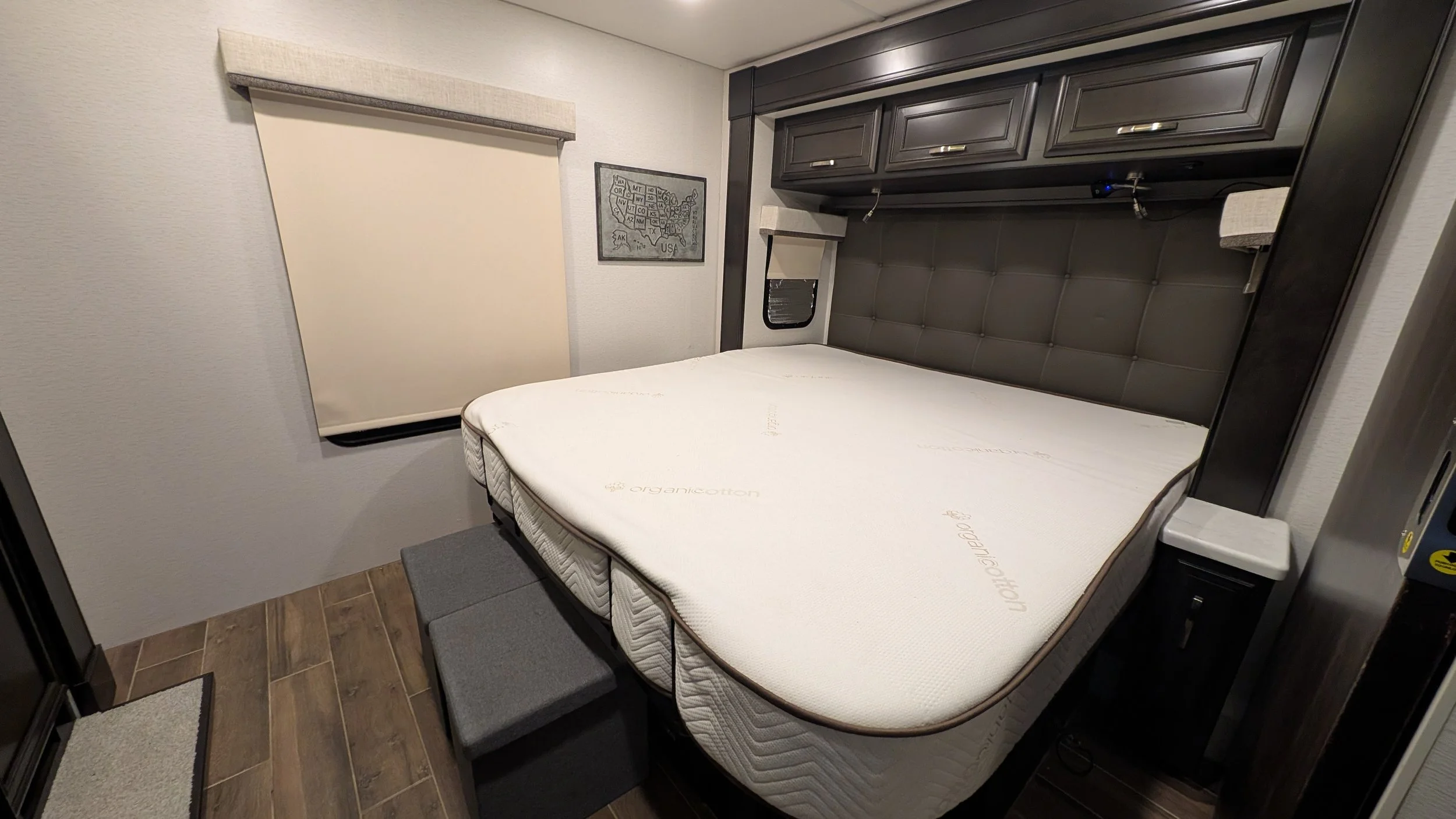 2022 Entegra Accolade XL 37L (33).jpg