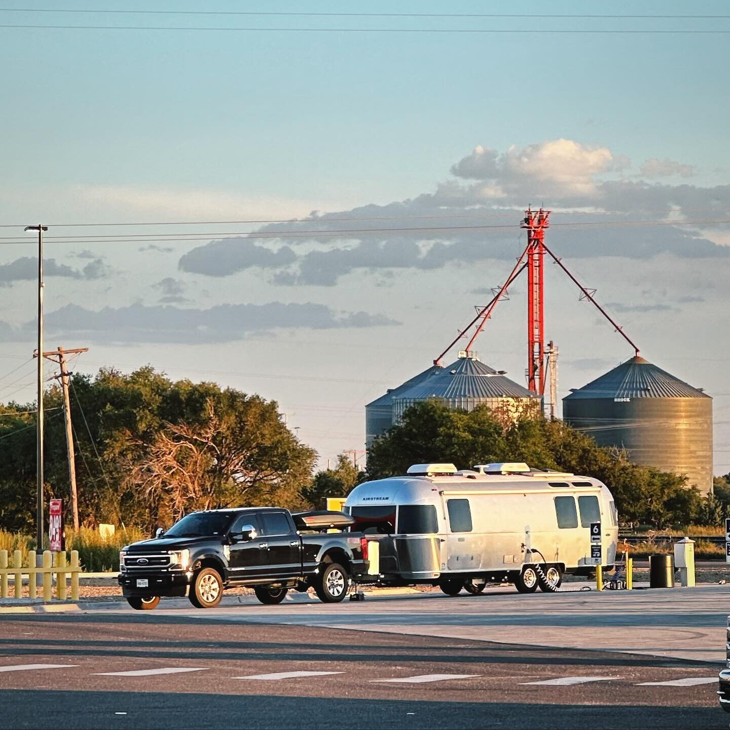 @lovestravelstops RV spots are actually fantastic for an overnight. Perfect power and hookups, get diesel first thing in the morning and only $40.