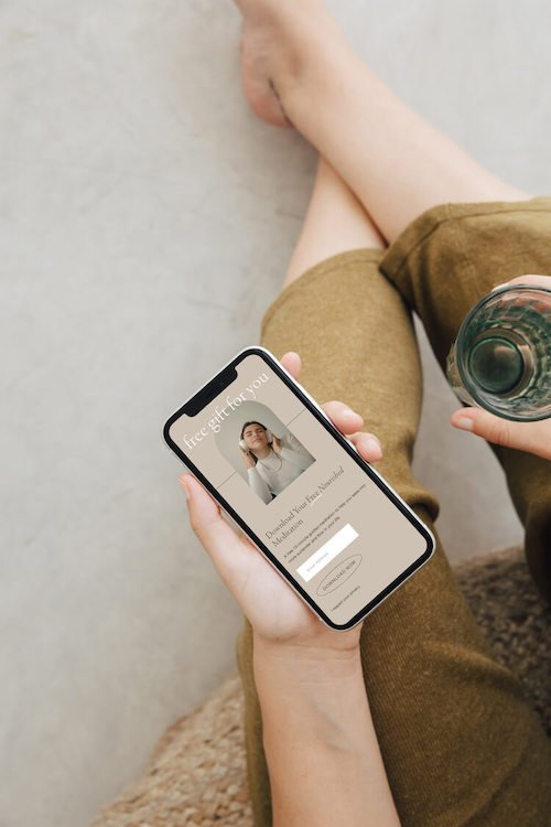 ValenciaPhoto19Mockup-FREEBIE-500px.jpg
