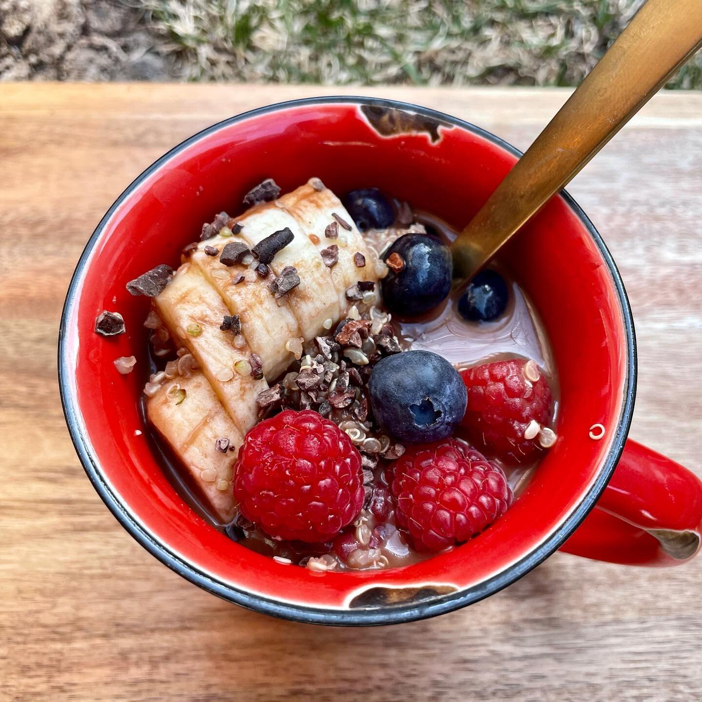 ⚡️Friday Fuel ⚡️Chocolate Quinoa Breakfast Bowl (or mug!)

Chocolate and quinoa pair up in this easy to make dish that can be eaten for breakfast or as a post-ride meal.

3/4 - 1 cup cooked quinoa
2/3 - 3/4 cup milk of choice (I used flax milk)
1 Tbs