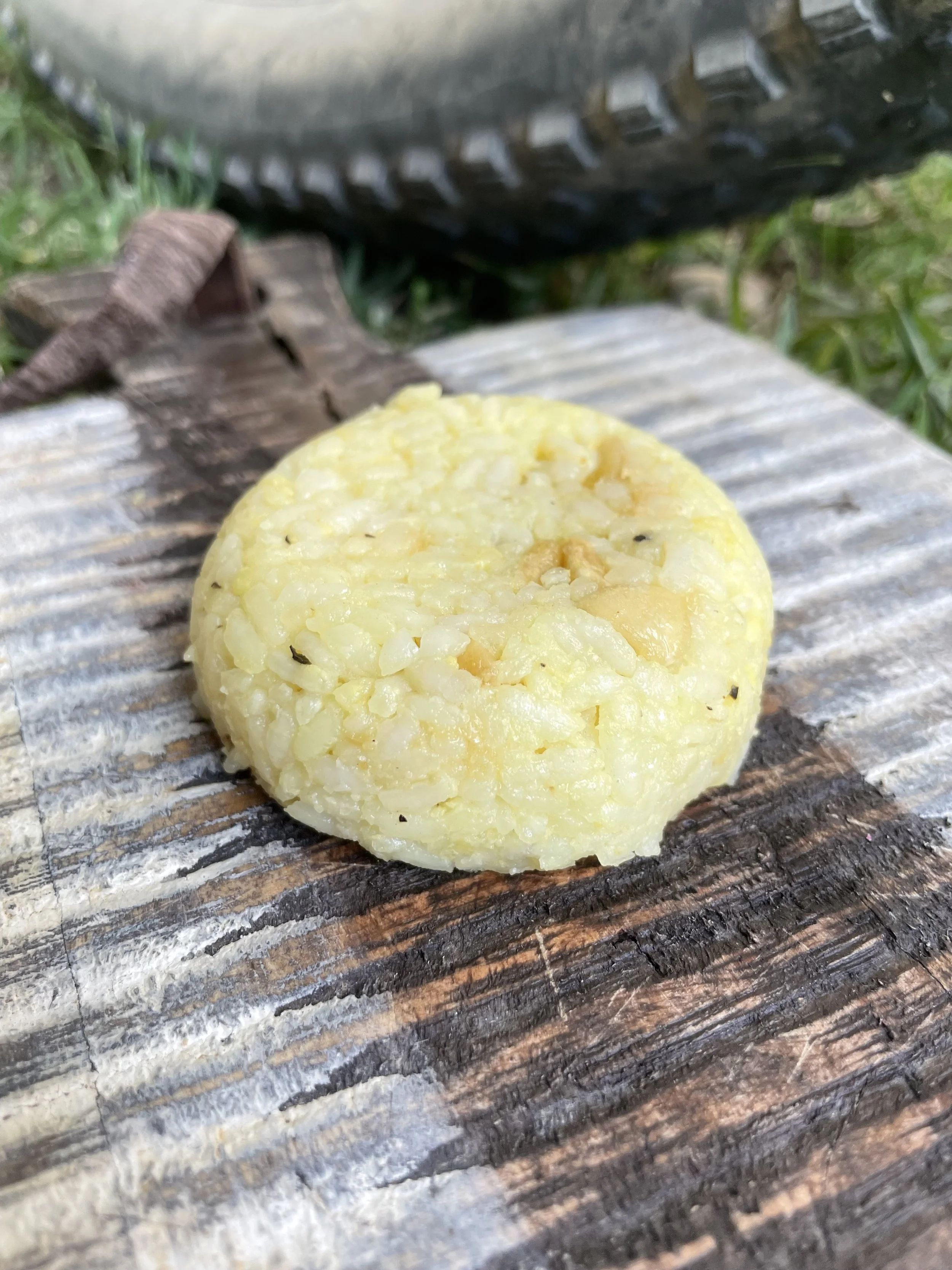"Cheezy" Cashew Rice Cakes