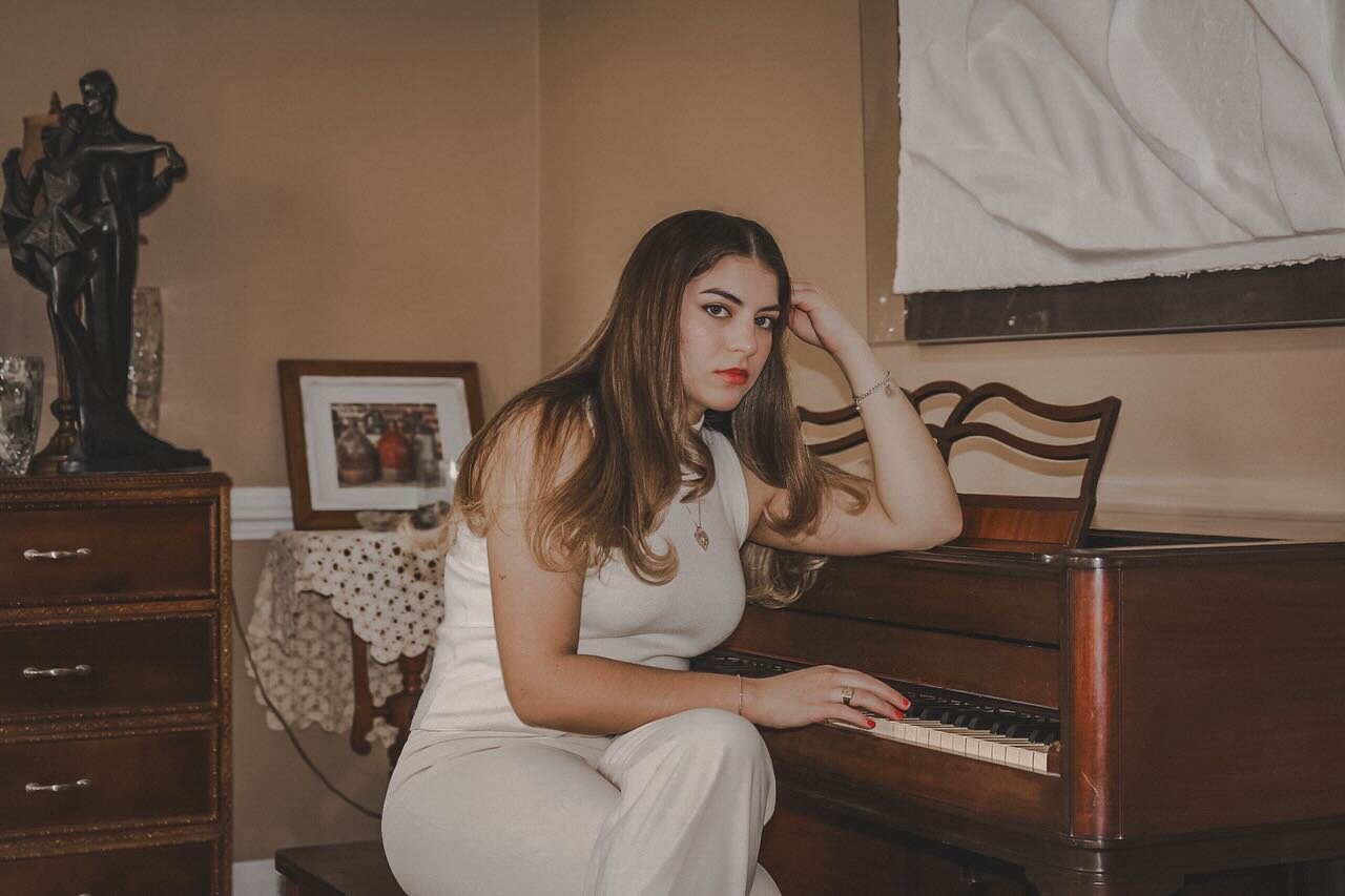 Don&rsquo;t bother me, I&rsquo;m writing&hellip; for my album&hellip; which should be interesting&hellip; I hope&hellip; gofundme link is in my bio🤍🎶

Are you excited? Answer in the polls below:)

#gofundme #music #vocaljazz #singersongwriter #sing