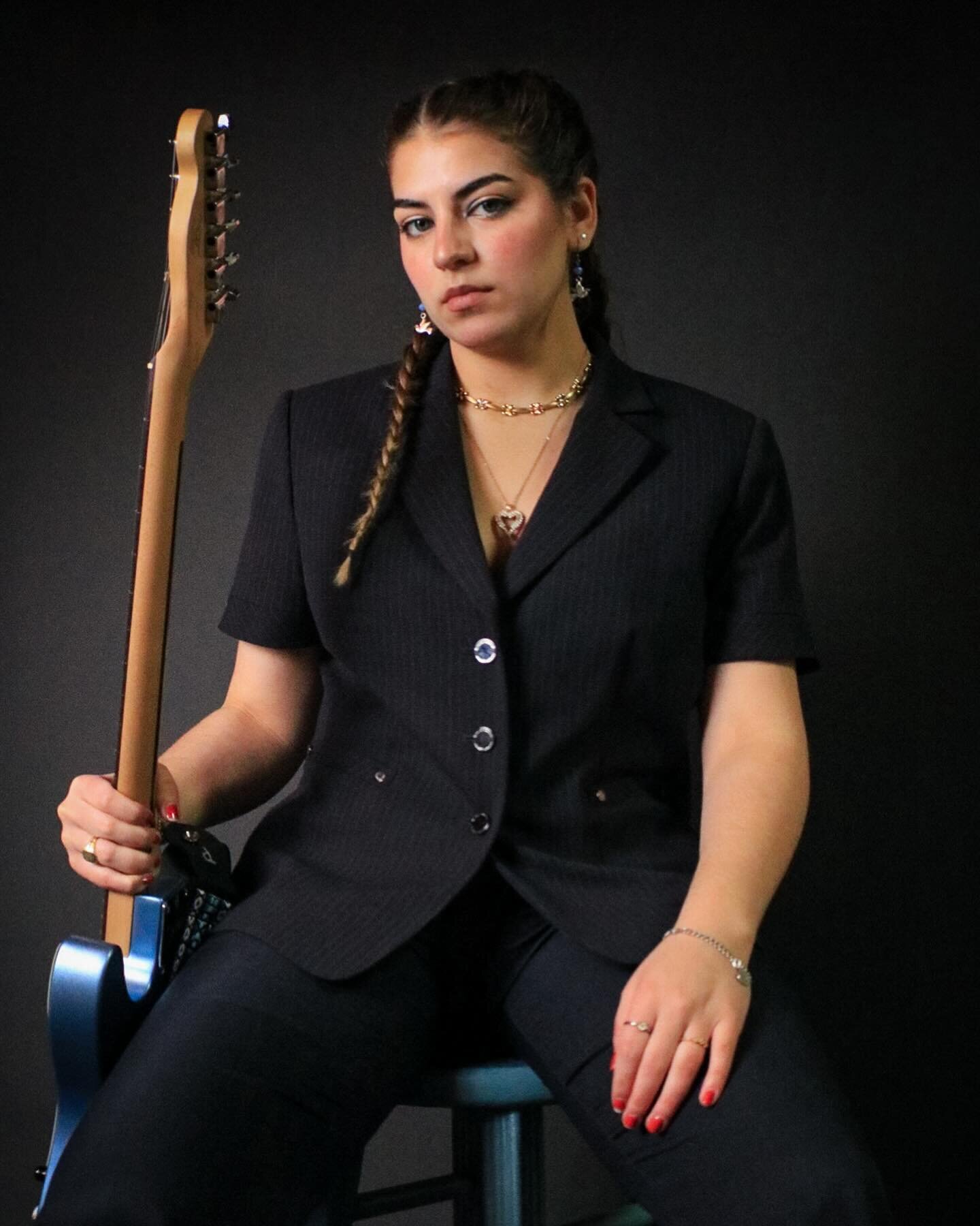 Photoshoot featuring guitar that&rsquo;s finally getting played. Her name&hellip; Gertrude&hellip; Poor girl was waiting years for this moment.

Jk. It&rsquo;s not that deep.

Also have my first solo gig with @sofardc this Monday and I&rsquo;m nervou