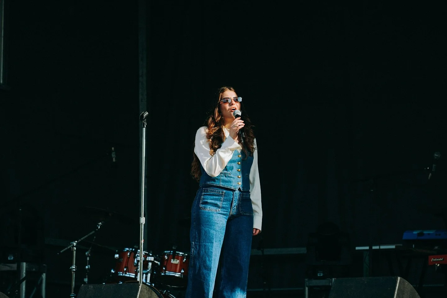 Love these photos from @cherryblossfest with the best in the game @joseandre.bo on the 🎹🔥 always blessed and grateful to share the stage with my bro🙏✨🫶

#music #livemusic #nationalcherryfestival #festival #musician #vocals #vocalist #singer #sing