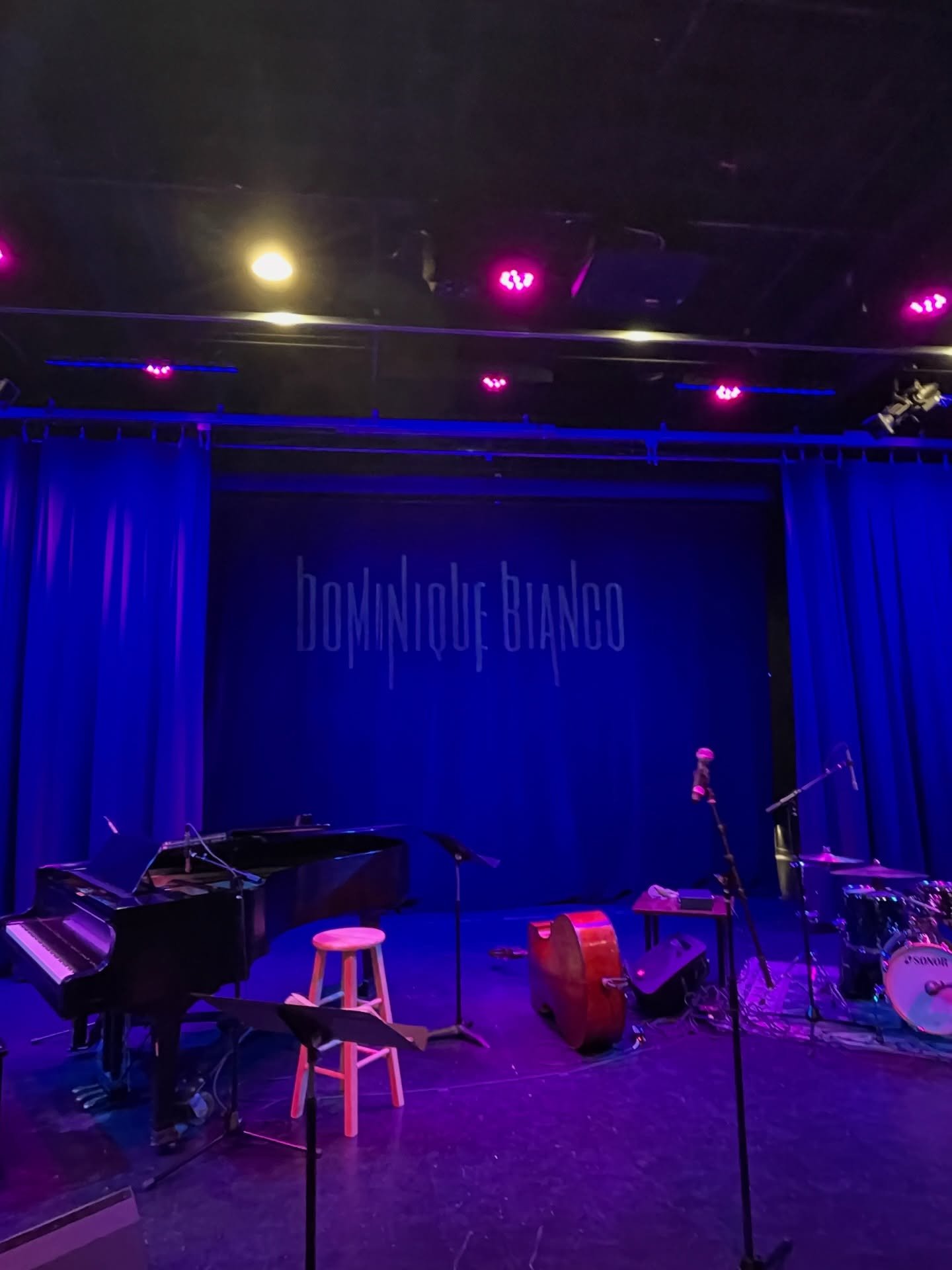 2025, you were kind to me 🥂✨
Got engaged to my best friend, played solo voice + guitar for the first time, debuted new original music, somehow gained 15k of you here, watched a little park moment turn into 4.6M views, ate copious amounts of sushi, g