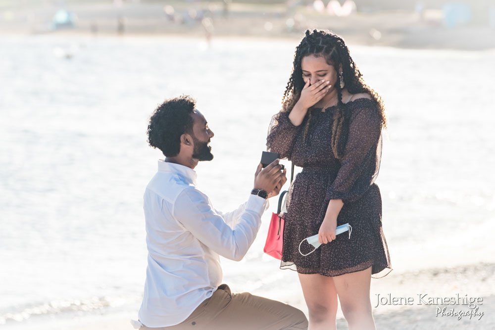 Let the magic unfold in every captured moment of your destination proposal in Hawaii! 🌺💍 With Jolene Kaneshige Photography behind the lens, every glance, smile, and the breathtaking backdrop of paradise will be preserved for a lifetime. Trust in th