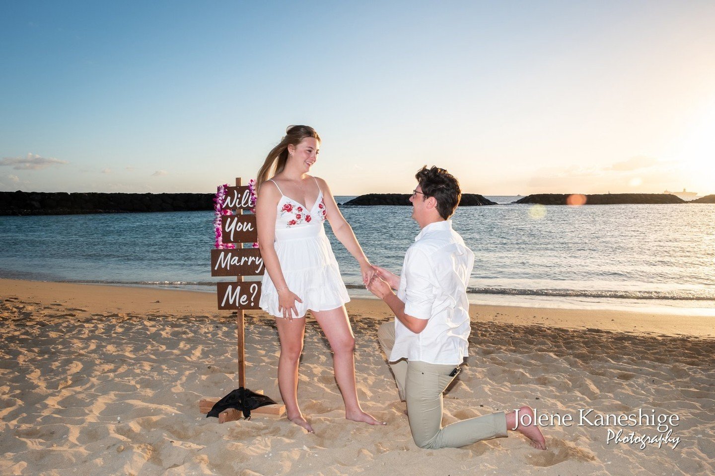 Unlocking Romance: A quick guide to level up your proposal
Read More: https://www.jolenekaneshige.com/blog/unlocking-romance-a-quick-guide-to-level-up-your-proposal 

#DestinationWedding #HawaiiWedding #HawaiiPhotography #BeachWedding #IslandWedding 