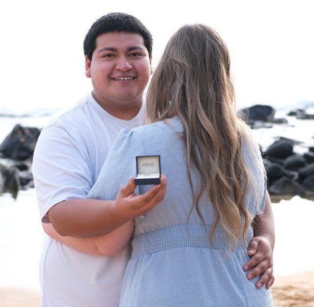 Who says last-minute changes can't lead to unforgettable moments? 🌺✨ Amidst the lush landscapes of Kauai, this love story took an unexpected turn, but boy, did it turn out epic! 🌊💖 With a quick switch-up in plans, he whisked her away to a secret s