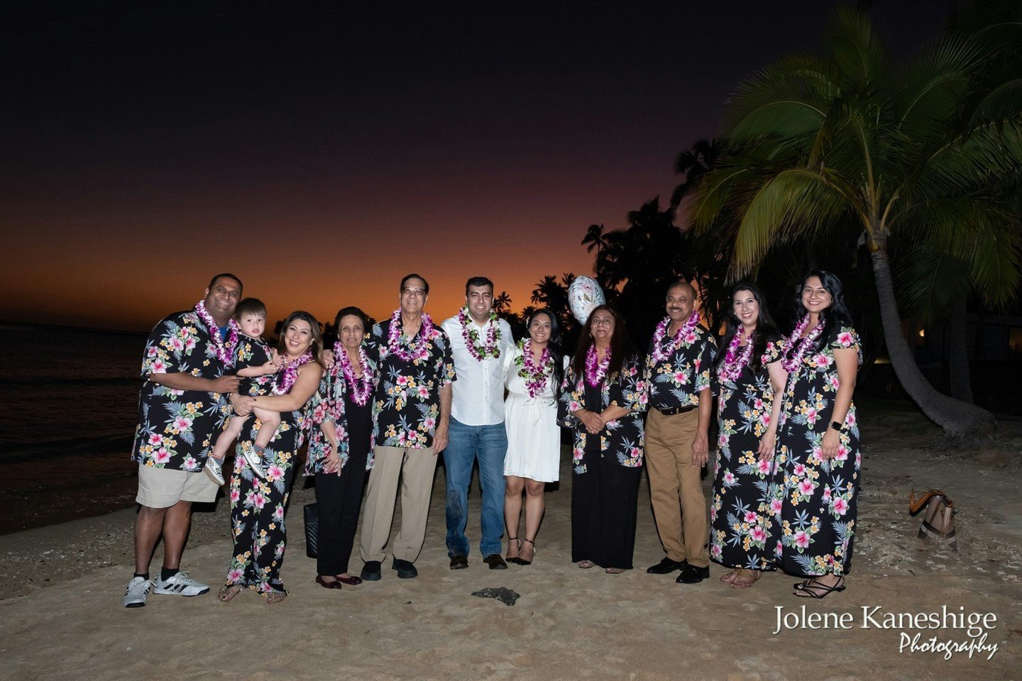 Why not share the magic of your proposal with your closest friends and family? Imagine the joy on their faces as they witness this special moment in paradise. 

#SheSaidYes #surpriseproposal #hawaiiproposal #oahuproposal #engagementphotographer #prop