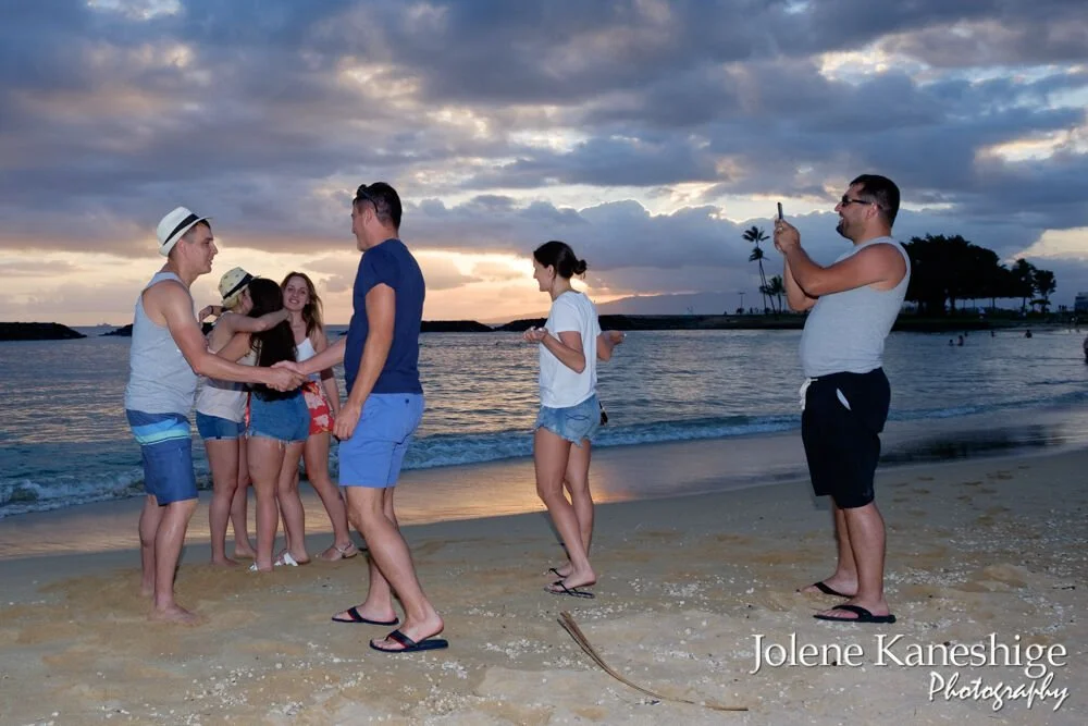 💍 Tip: Ask your friends to help! Whether it&rsquo;s holding the sign, hiding the ring, or capturing behind-the-scenes, they can help pull off the perfect surprise.

✨ We&rsquo;ll coordinate with your crew.
#ProposalTips #SurpriseProposal #SquadGoals