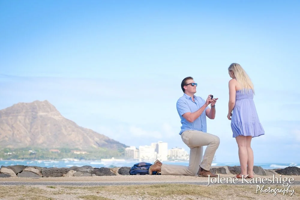 Kick off the weekend with views of Diamond Head and a surprise &ldquo;yes!&rdquo; that&rsquo;ll last forever. 🌋
#DiamondHeadProposal #AlohaFriday #OahuEngagement