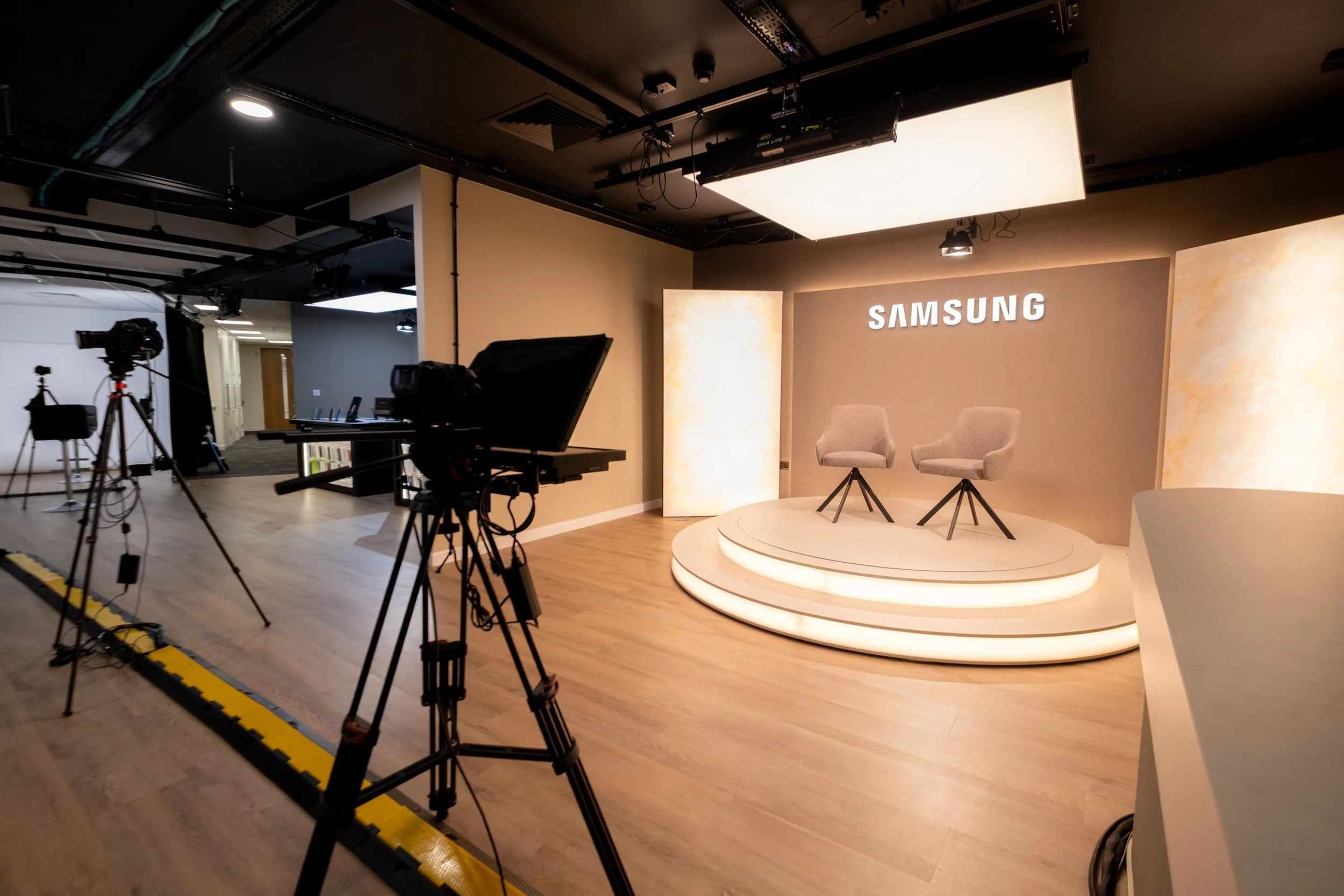 Samsung Ribbon Cutting-29.jpg