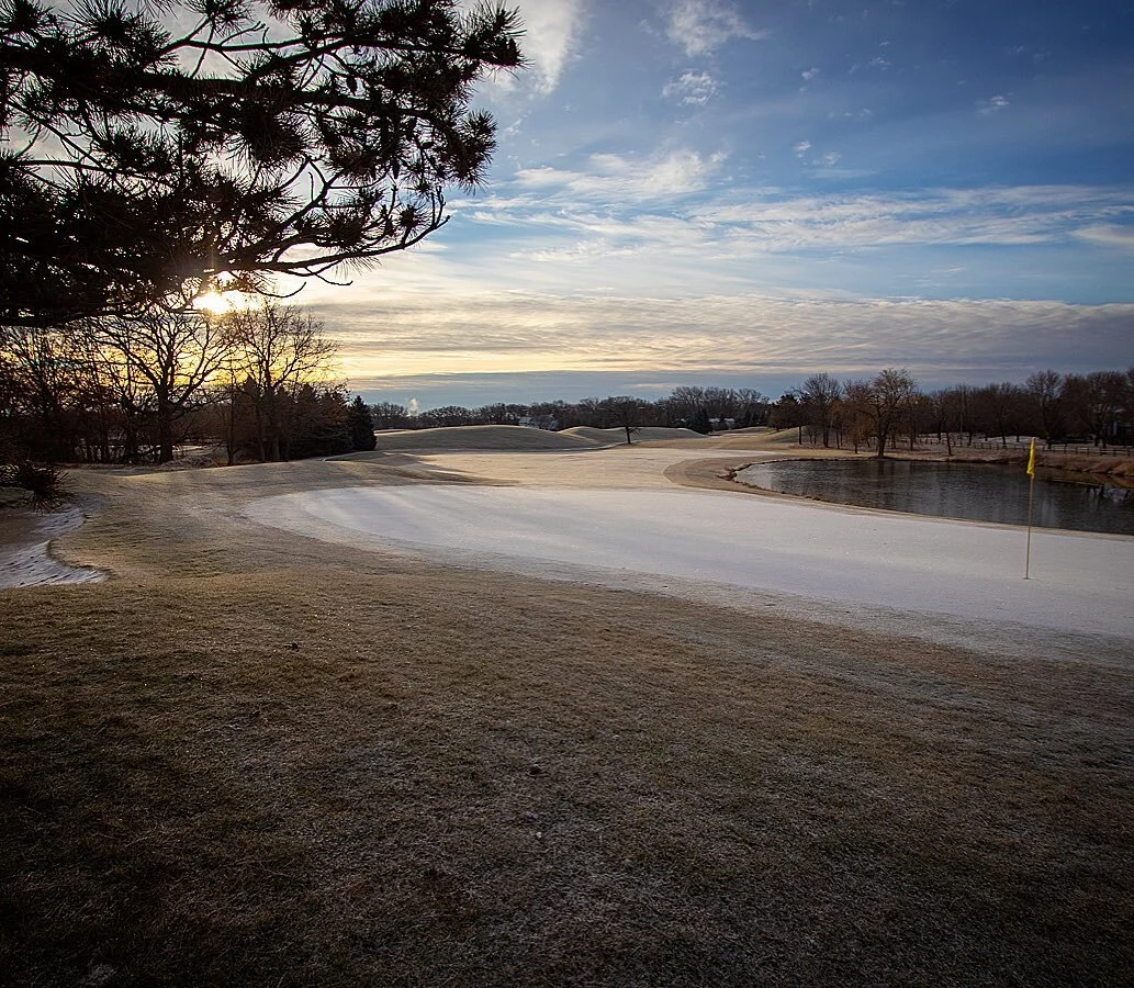 Merry Christmas🎁
It&rsquo;s not a white Christmas here in Chicago, but it tried a week or so ago.
.
.
#golf #golflife #golfstagram #golfcourse #golflakecounty #golfillinois #golfcoursephotography #golfcoursephotos #golfcoursephotographer #golfphotog