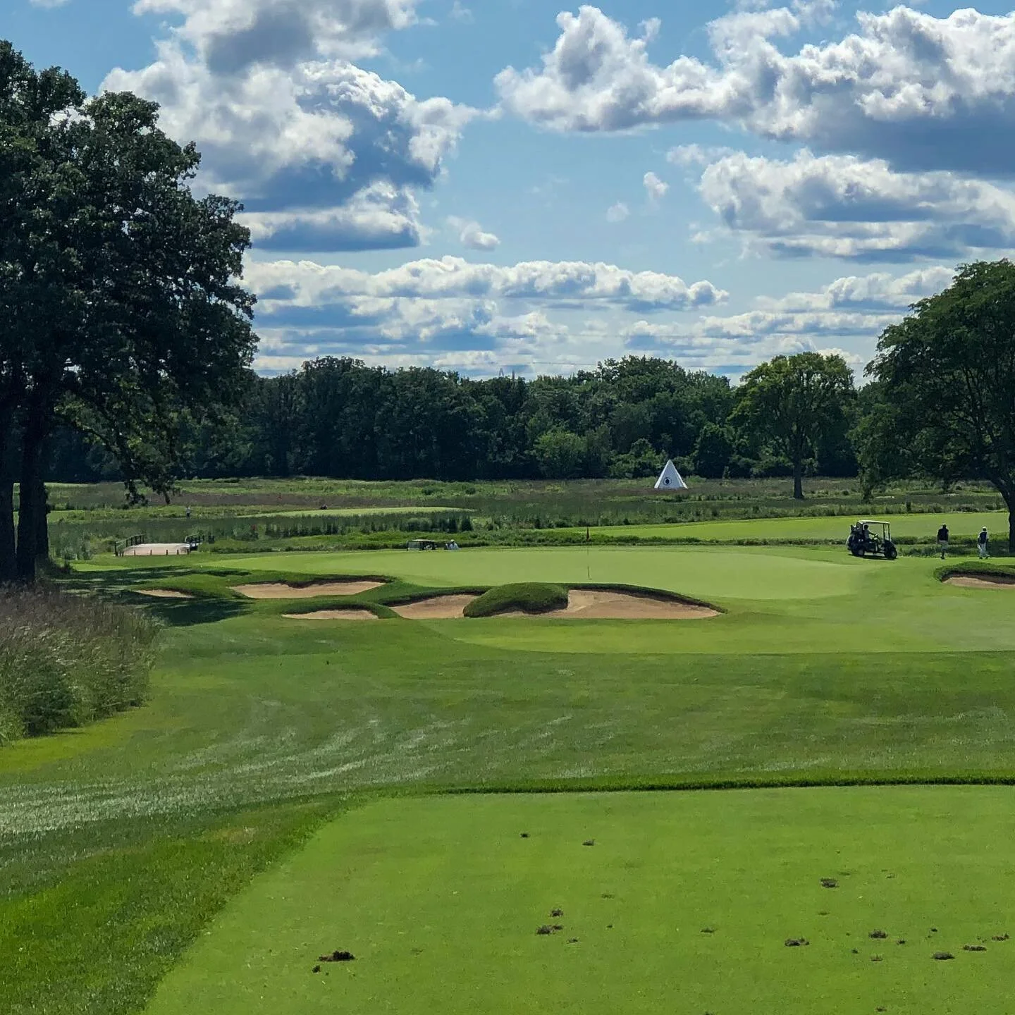 What are your 2021 golf goals?  Mine usually encompass personal scoring and courses to play.  2020 was a success:
✅ break 80!!!
✅ play @erinhillsgolf 
✅ play Onwentsia
✅ play @ivanhoe_club 

For 2021, my focus will shift from scoring to photographing
