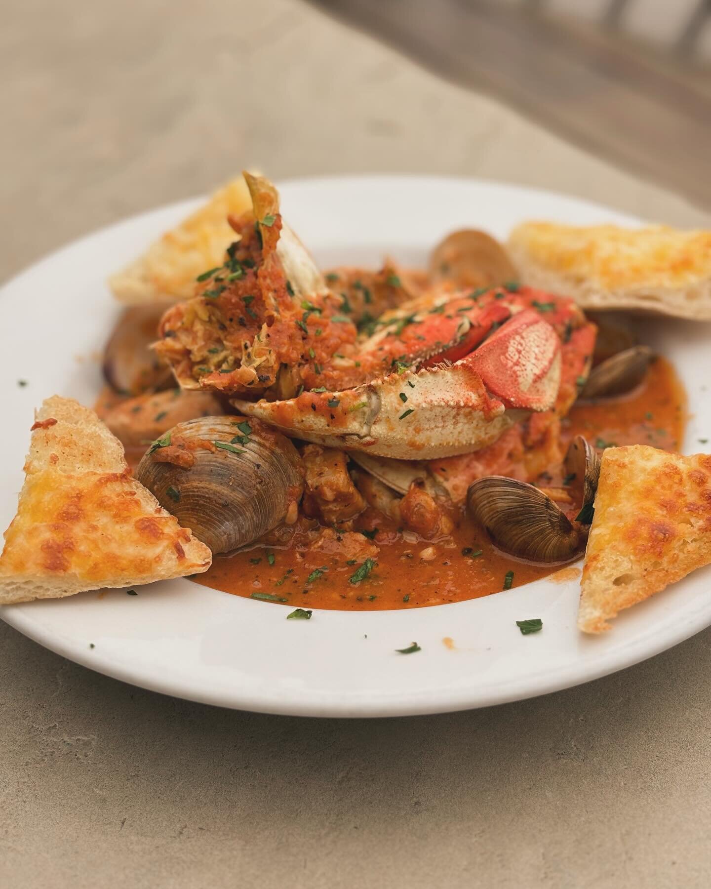 Did you know?! Thursday is Cioppino day! 🦀 Fresh Dungeness crab, prawns, clams, mussels &amp; white fish in our hearty tomato broth $29.95  #paradisebeachcapitola #cioppino #specialoftheday #capitolavillage