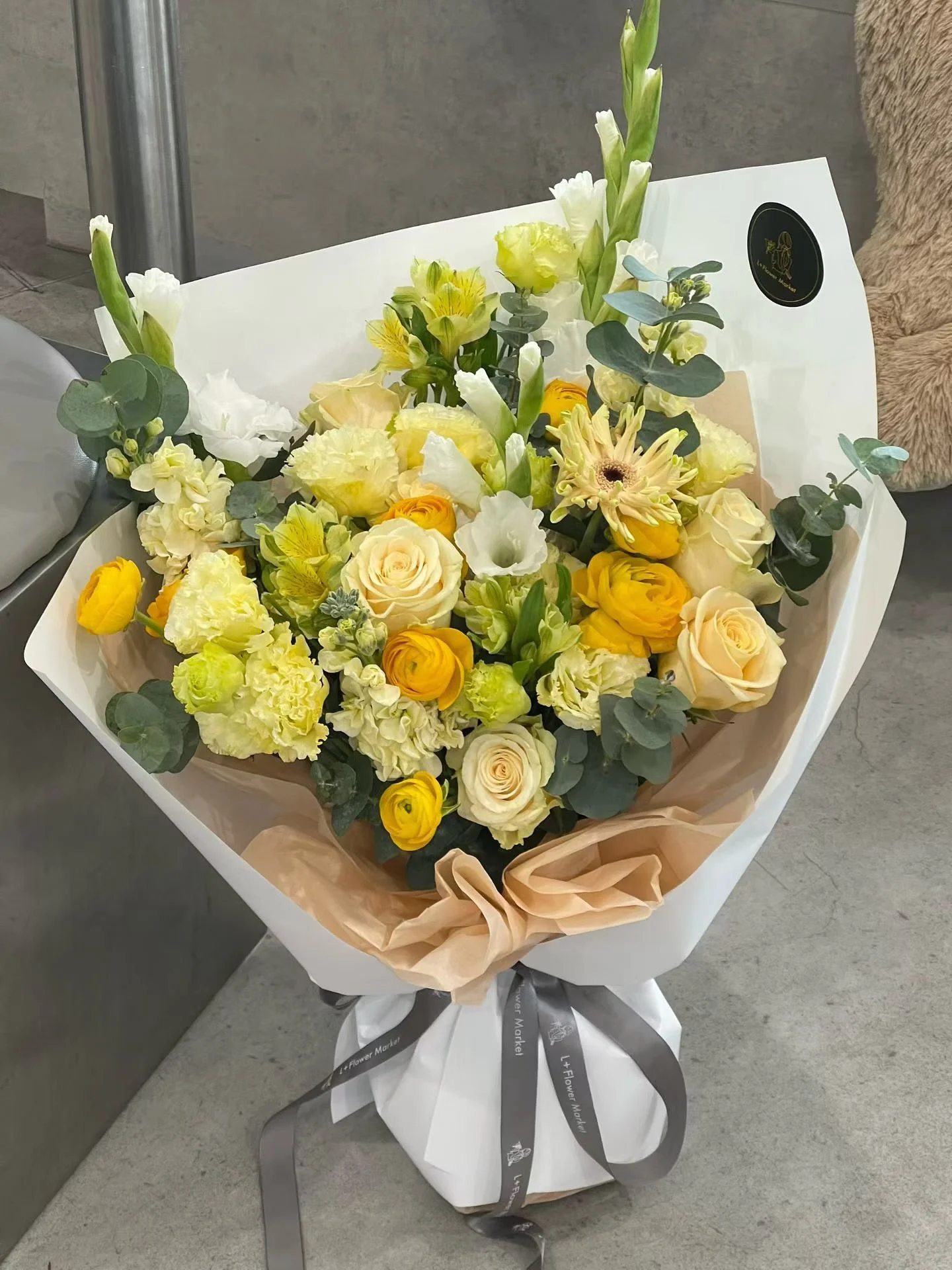 ππ§‘
Different shapes of yellow
#yellow #adelaideflorist