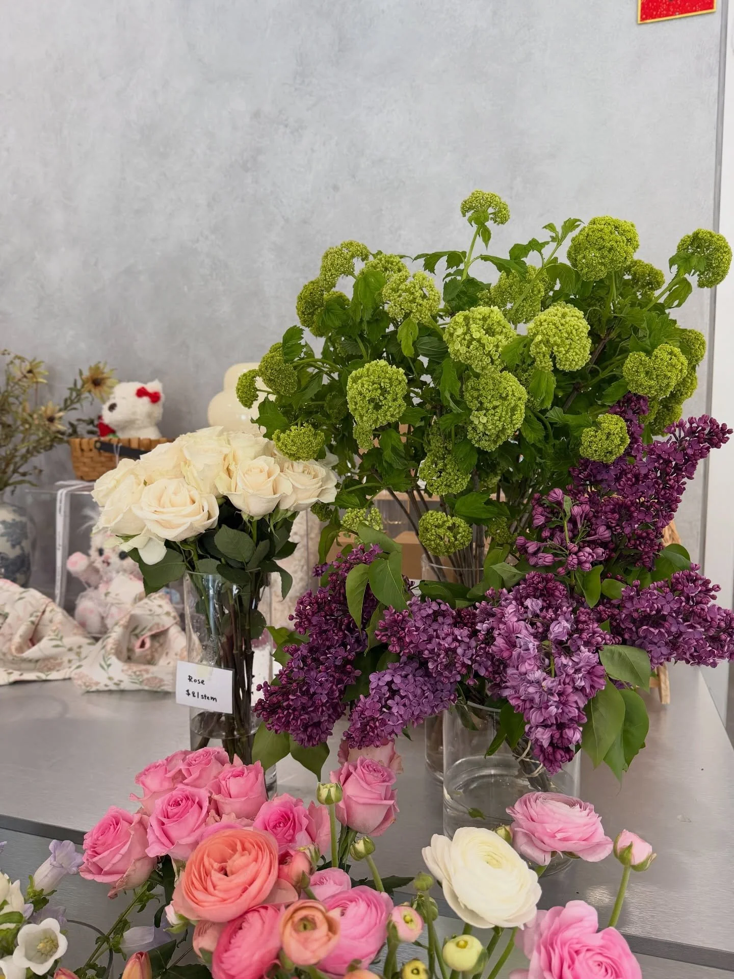 Colourful Spring in @lplusflowermarket 
#flowershop #adelaideflorist