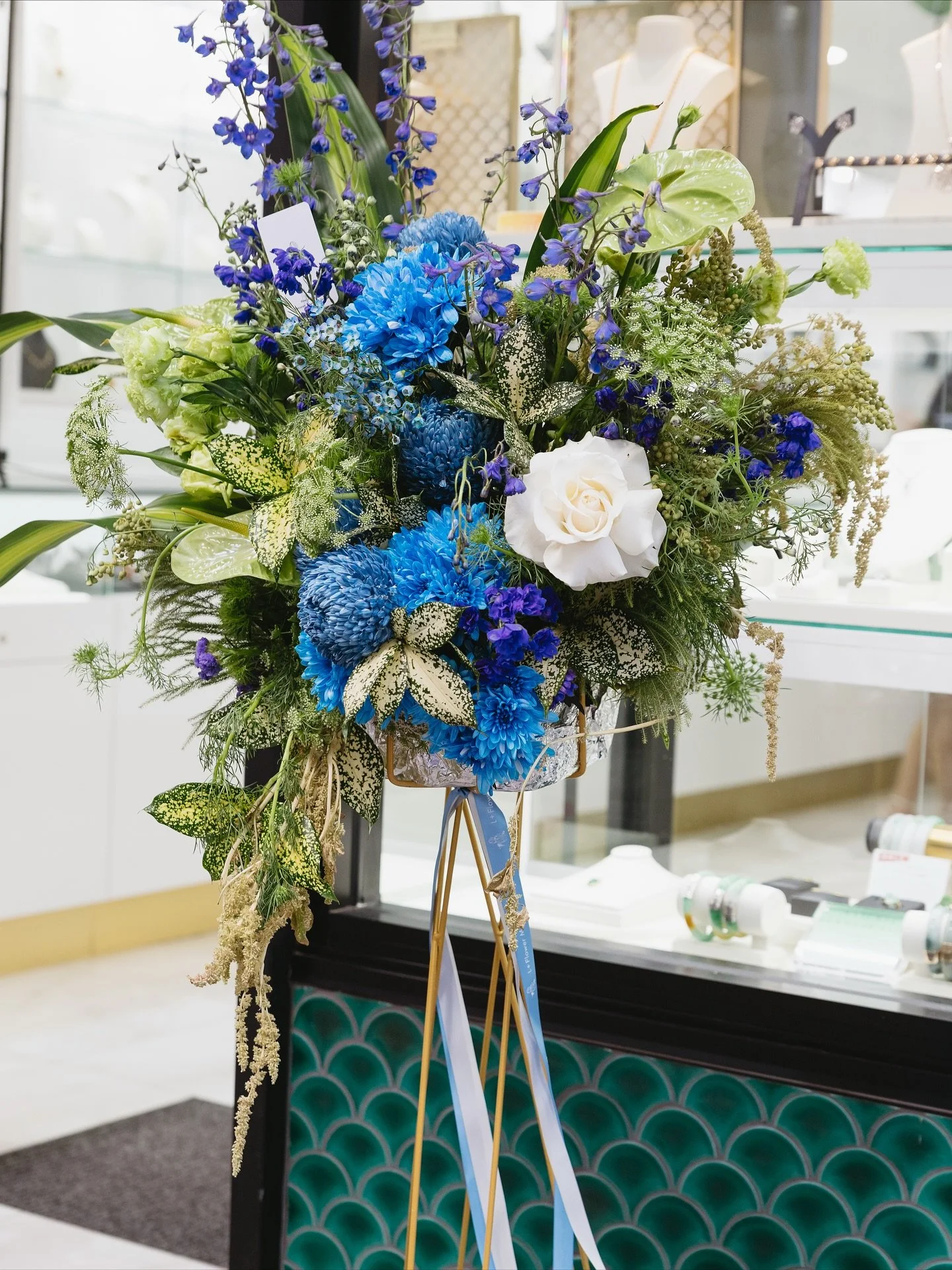 We’re so happy to have created the floral arrangements for @theclassicjewellers Adelaide Fashion Week event!
The mix of blue and green tones was inspired by the beauty of gemstones — fresh, bold, and full of sparkle. ππ
Big thanks to @