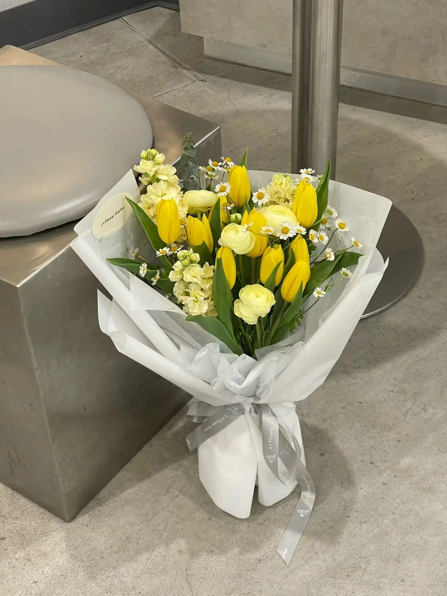Every single birthday, he amazed her with bouquets of her beloved yellow tulips π
#tulipslover #birthdaygifts #adelaideflorist