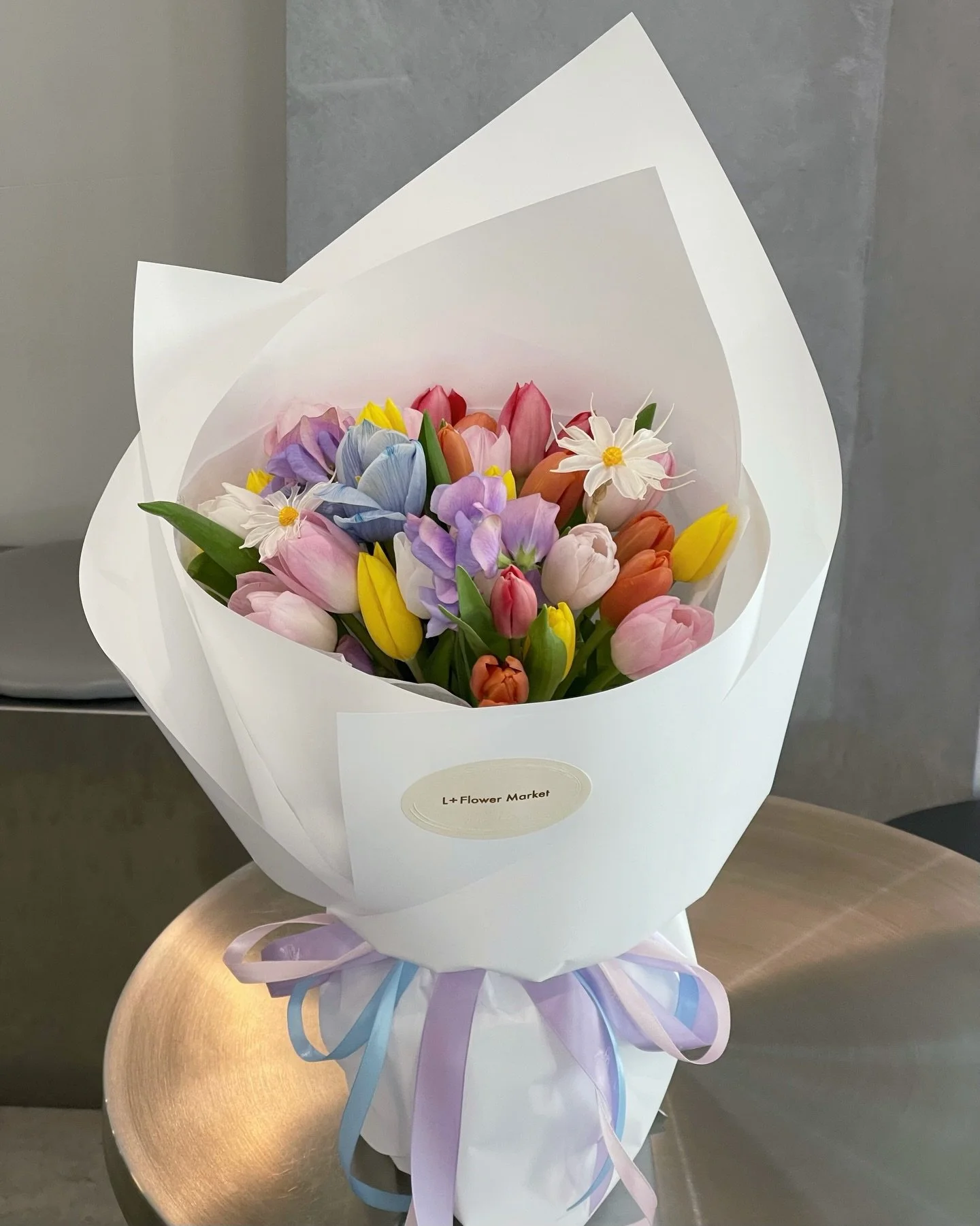 Tulips in rainbow 🌈 

#tulipslover #tulipsbouquet #adelaideflorist