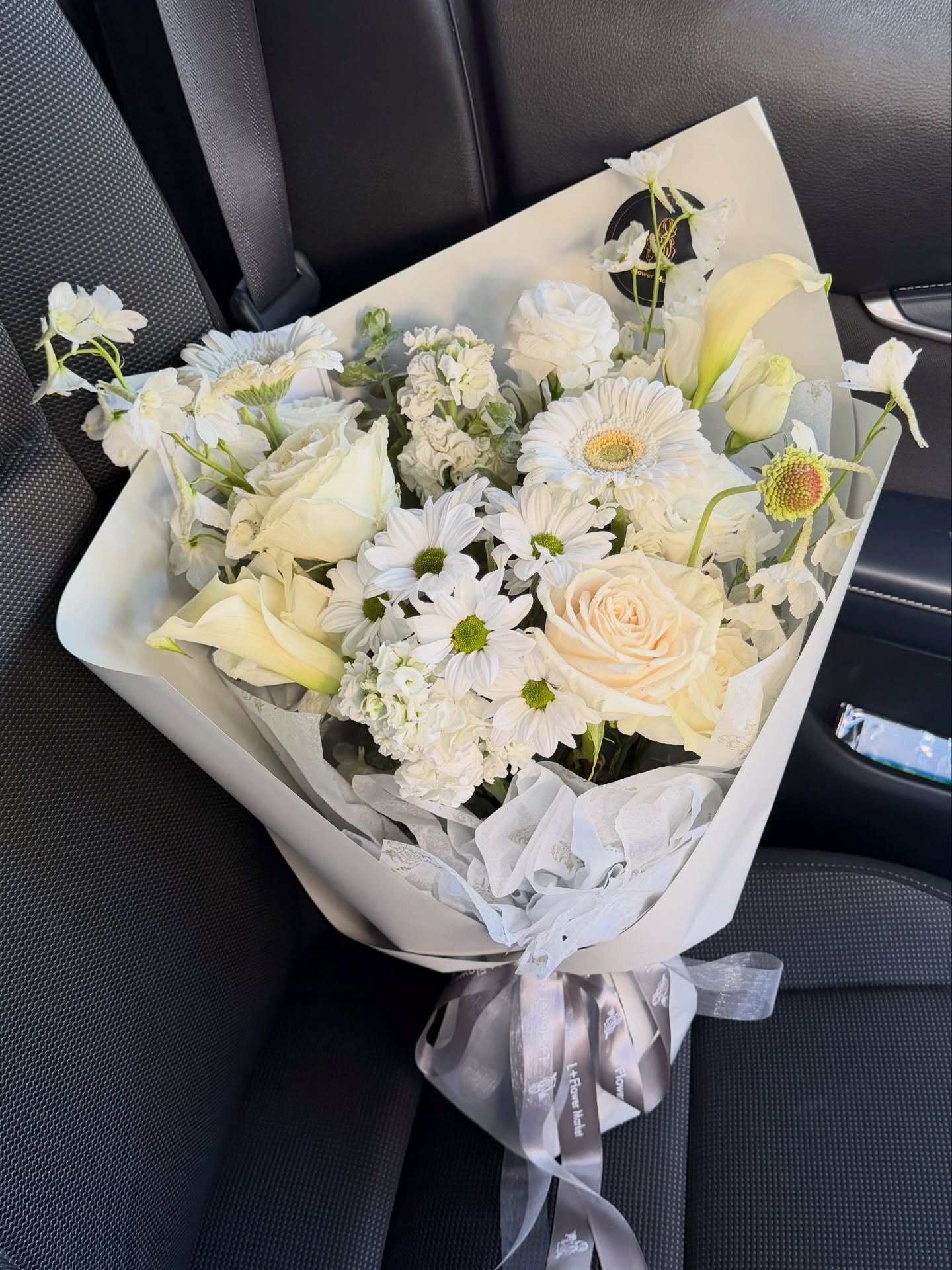 White Christmas 🤍

#adelaideflorist