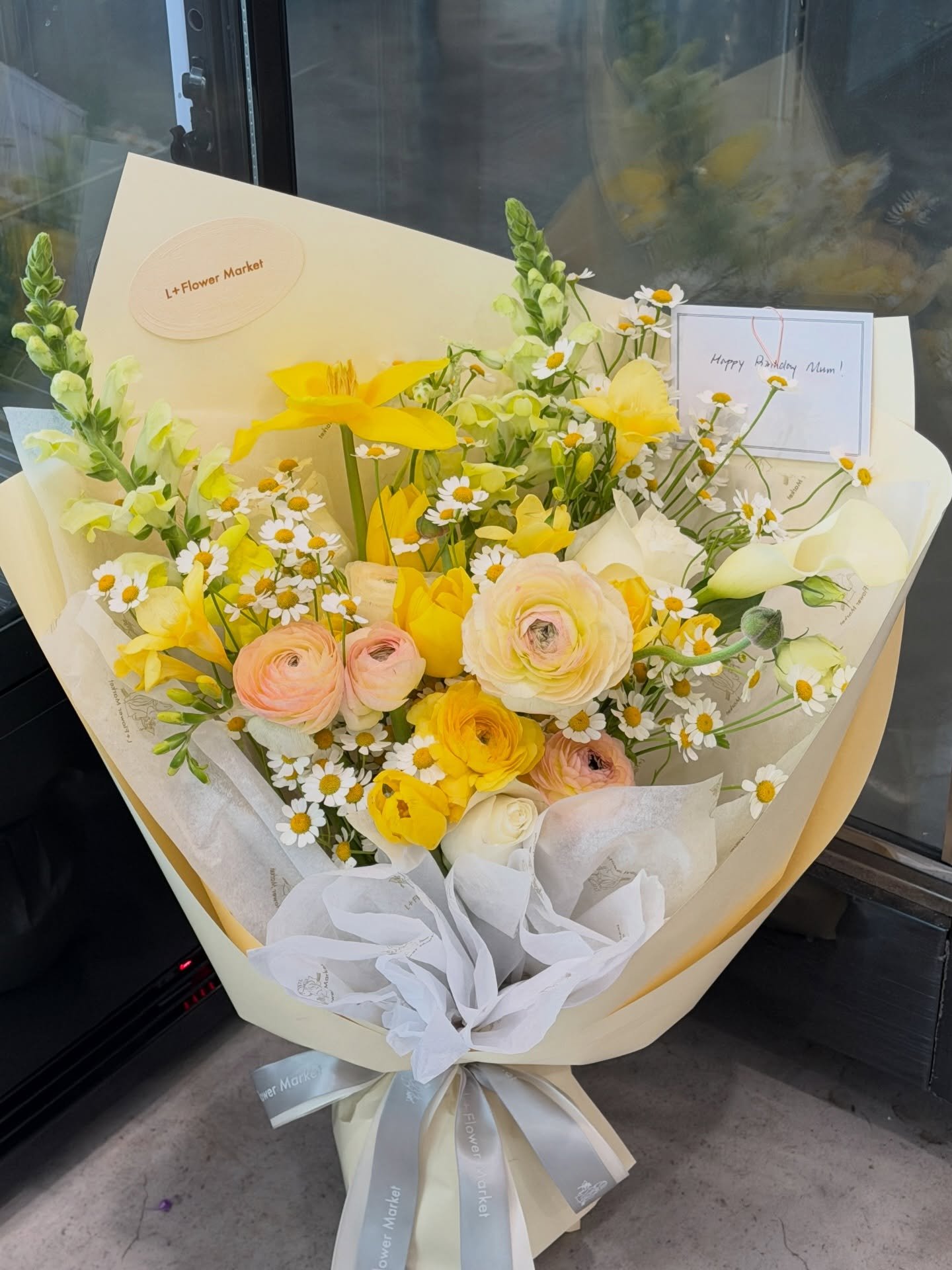 💛🍋✨🤍

#birthdayflowers #adelaideflorist #adelaideflowers