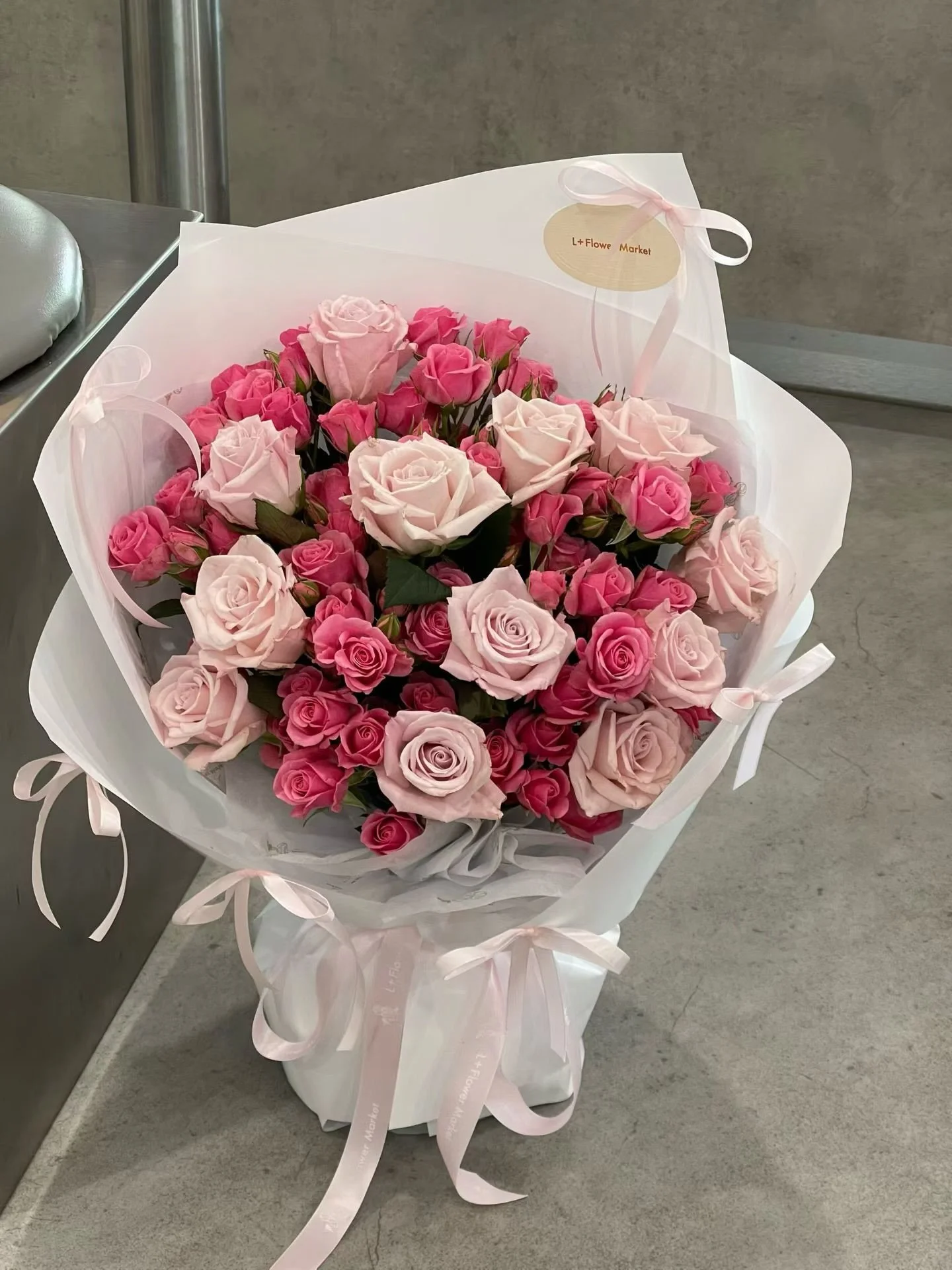 L+ Valentine&rsquo;s Day Collection

Raspberry Sweet Crush 🍓💕

Bright, playful, and undeniably romantic. Raspberry-pink blooms paired with creamy tones deliver a vivid Valentine look that still feels clean and elevated &mdash; a sweet surprise with