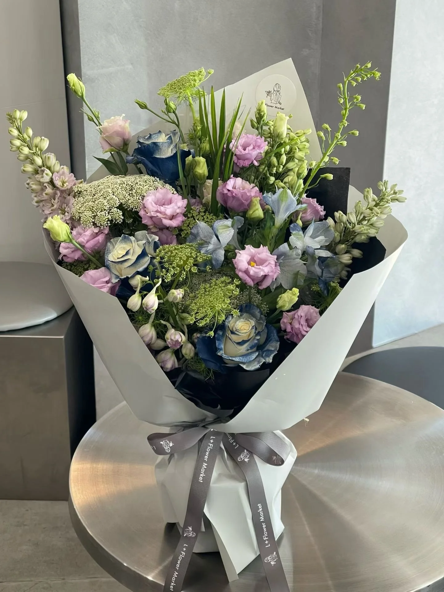 💙🔮🪁🌿

#maleflorist #adelaideflorist