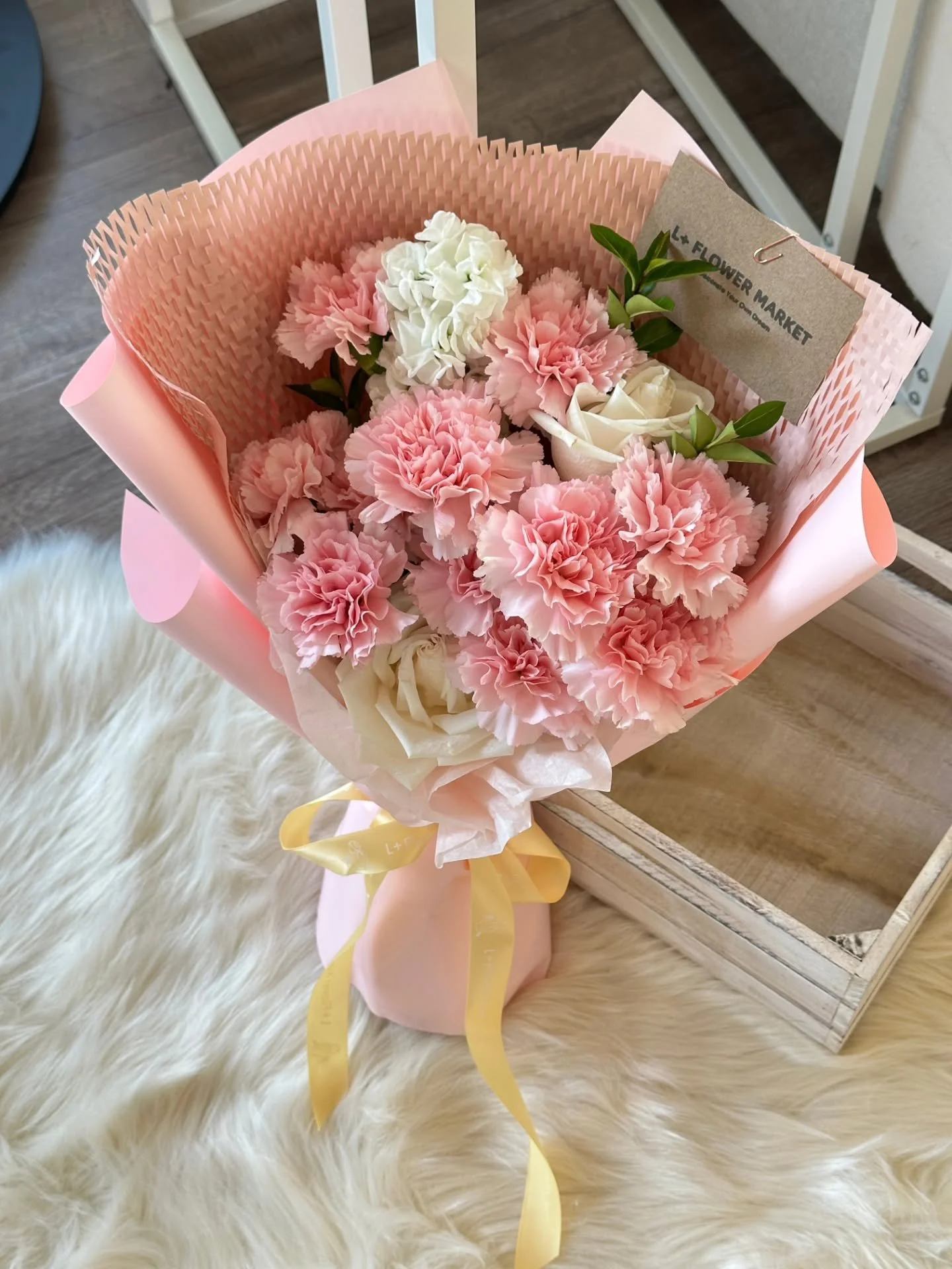 Pink carnations for the most gentle love
Mother&rsquo;s Day limited edition
#mothersday #bouquet