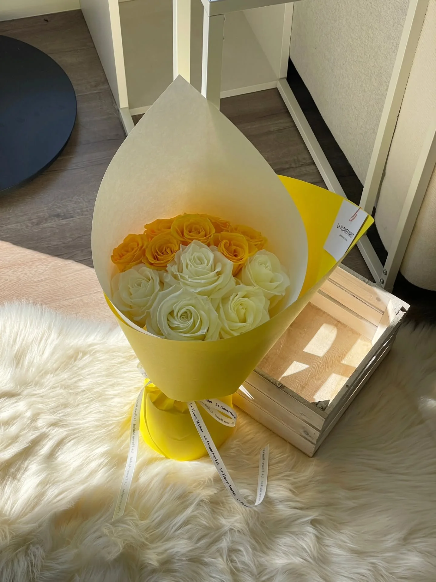 Simple but classic 💛🤍💛🤍
#adelaide #Rose #bouquet