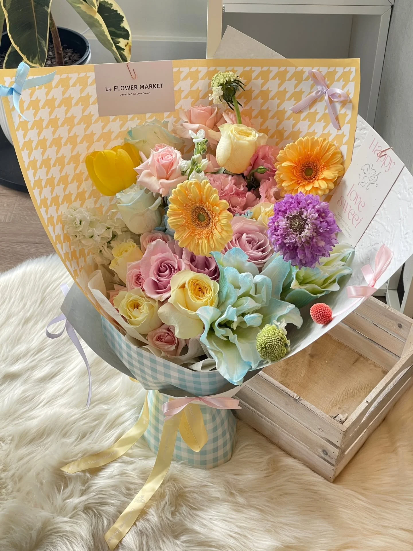Leave the week&rsquo;s fatigue to this bouquet of dopamine colors.
🩷🧡💛💚💙🩵🤍
#Dopamine #adelaideflorist #colorfulflowers