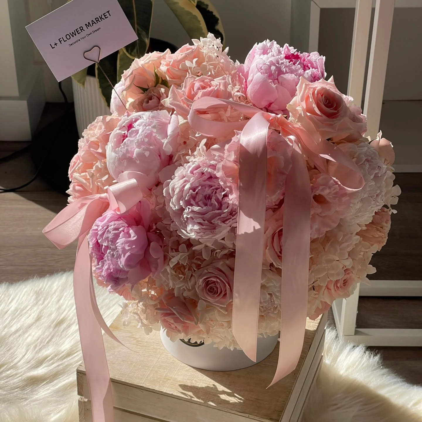 A stunning pink peony bouquet bucket 🎀🌸
Finding a ray of sunshine to capture in these moody, ever-changing days ✨

#adelaidebouquets  #adelaideflorist #adelaide  #adelaideflowershop #mothersday