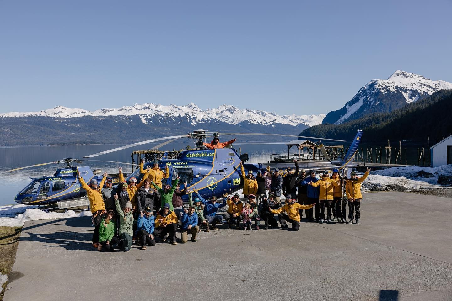 These are (most of) the people who made it all happen! Way to go team!!!! 25 years of crushing the Chugach in the bag!! Here&rsquo;s to the next 25 👊😎🚁
Thanks for the 📸 @michaeloverbeck 

And a huge thanks to all our sponsors! Couldn&rsquo;t have