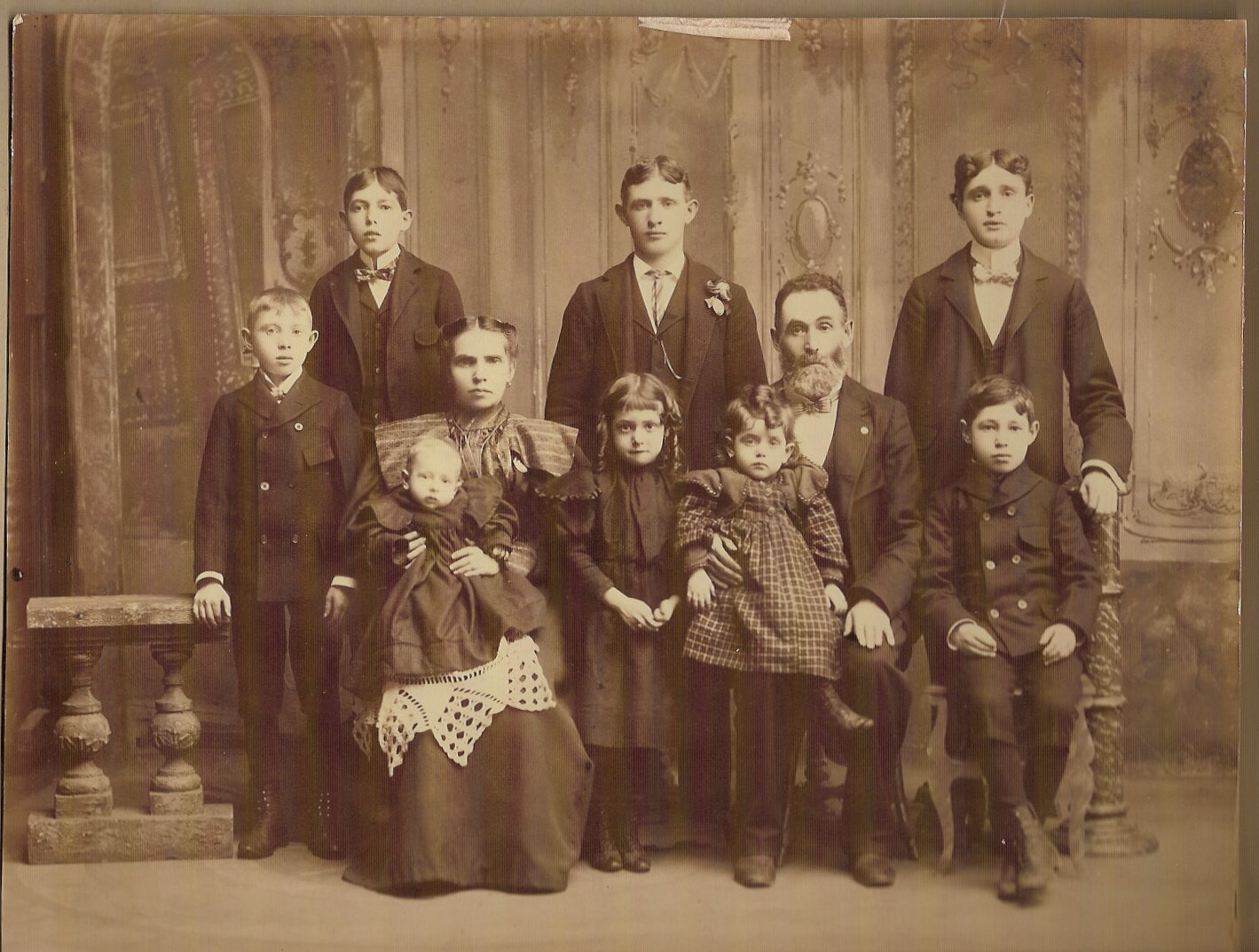 HenryNewmanFamilyca1900.jpg